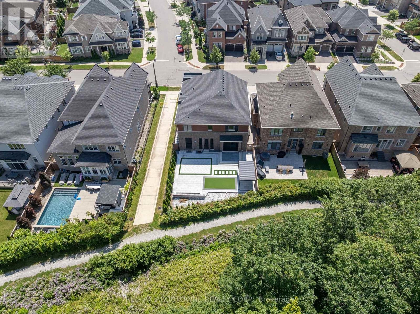 












197 POLLY DRIVE

,
Oakville (GO Glenorchy),




Ontario
L6M5K2

