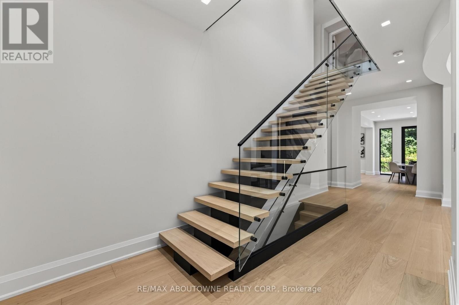 












197 POLLY DRIVE

,
Oakville (GO Glenorchy),




Ontario
L6M5K2

