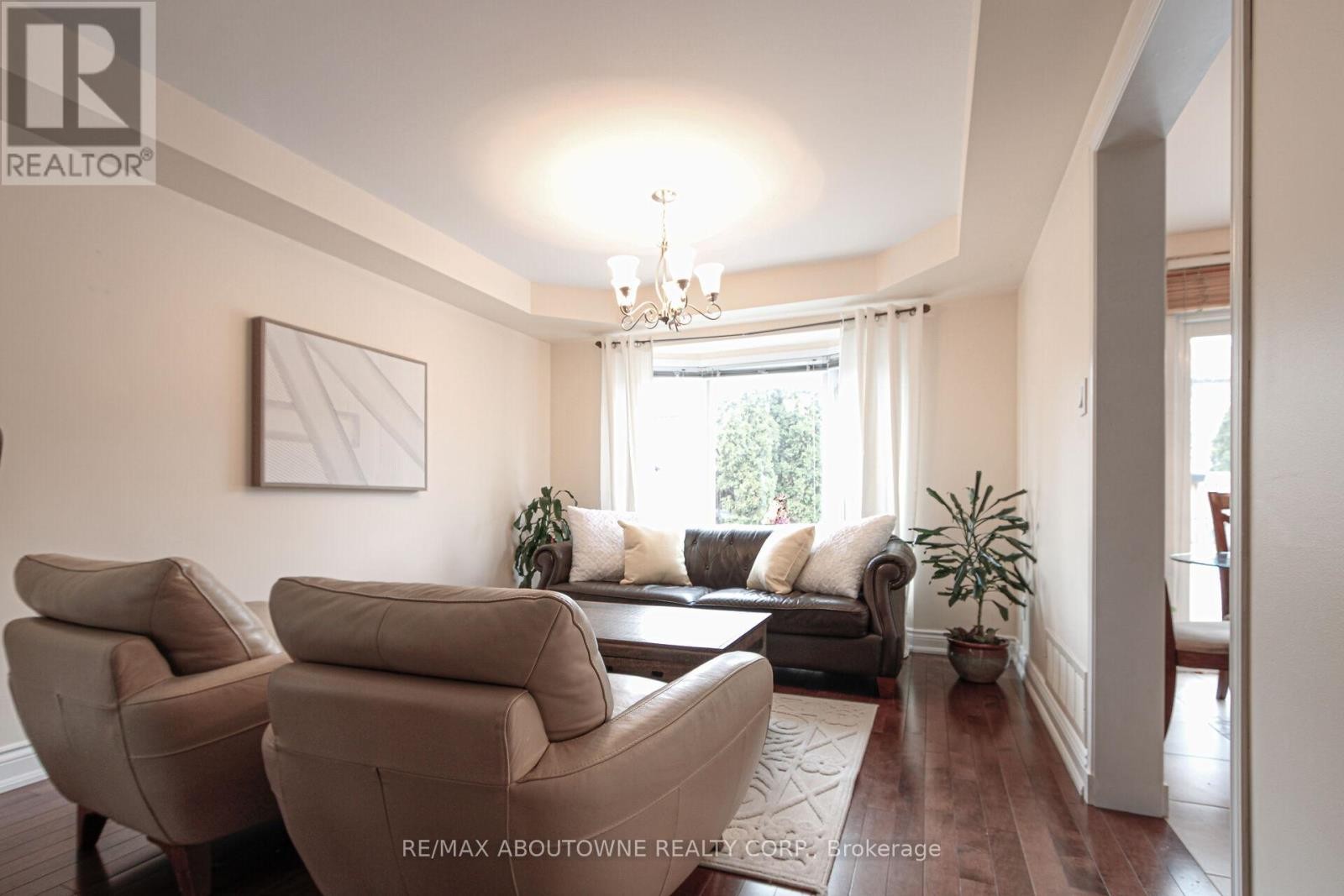 












2216 NORFOLK DRIVE

,
Oakville (RO River Oaks),




Ontario
L6H6H4

