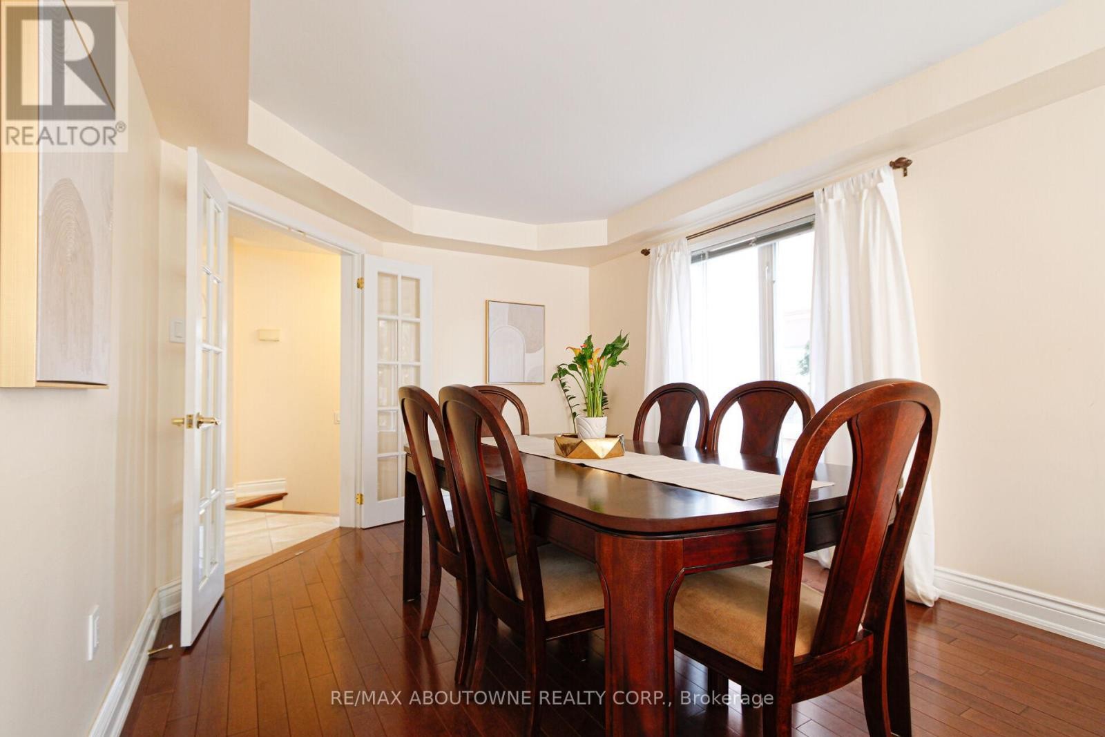 












2216 NORFOLK DRIVE

,
Oakville (RO River Oaks),




Ontario
L6H6H4

