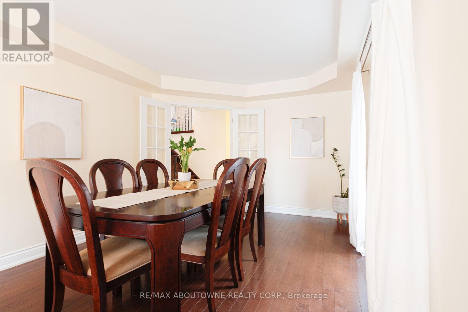 












2216 NORFOLK DRIVE

,
Oakville (RO River Oaks),




Ontario
L6H6H4

