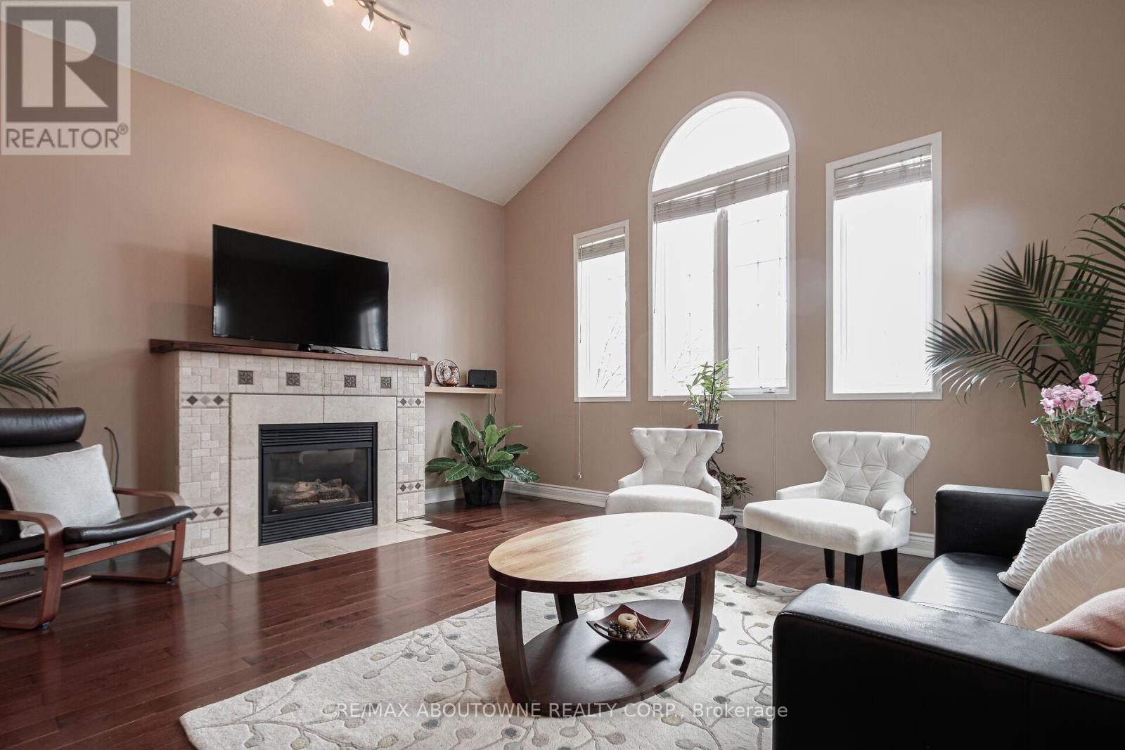 












2216 NORFOLK DRIVE

,
Oakville (RO River Oaks),




Ontario
L6H6H4

