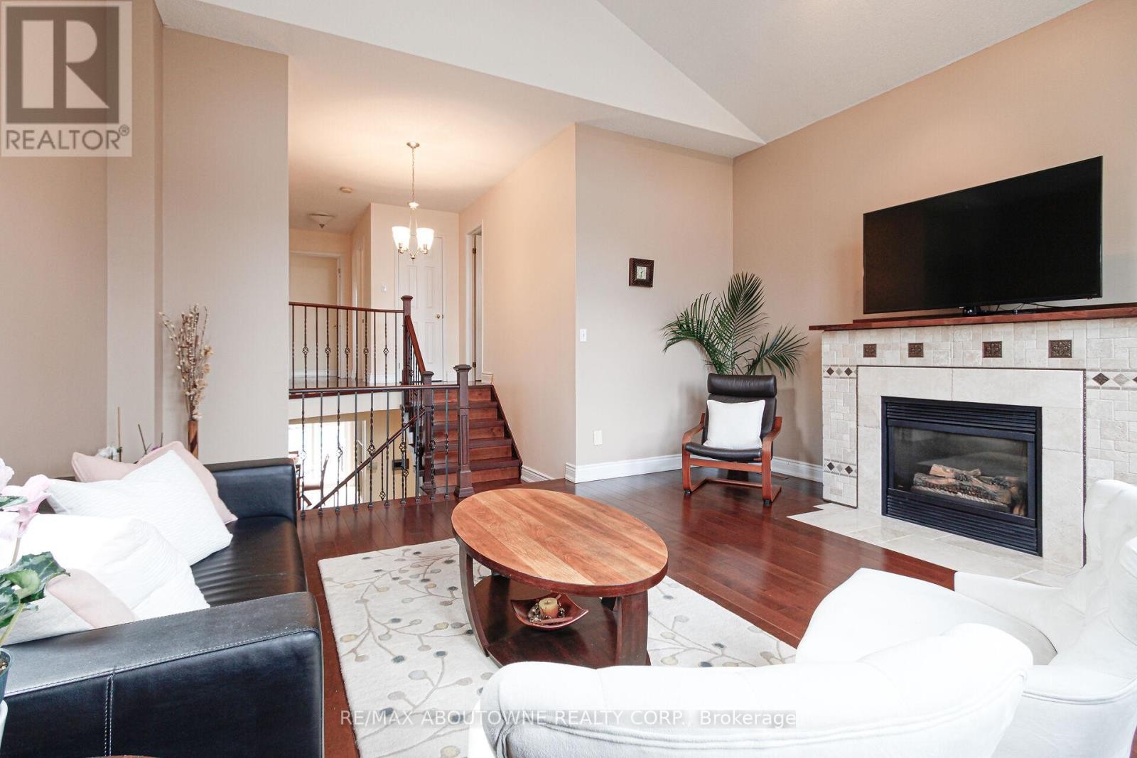 












2216 NORFOLK DRIVE

,
Oakville (RO River Oaks),




Ontario
L6H6H4


