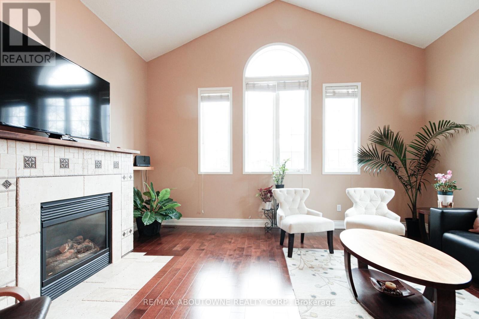 












2216 NORFOLK DRIVE

,
Oakville (RO River Oaks),




Ontario
L6H6H4

