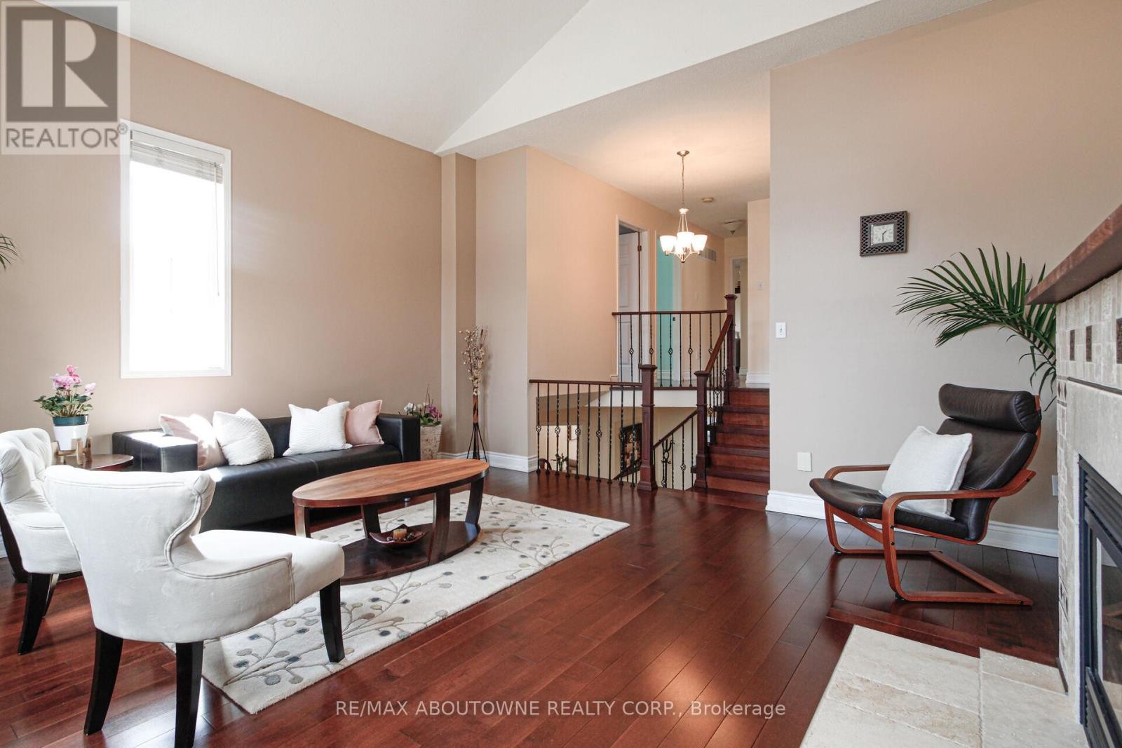 












2216 NORFOLK DRIVE

,
Oakville (RO River Oaks),




Ontario
L6H6H4

