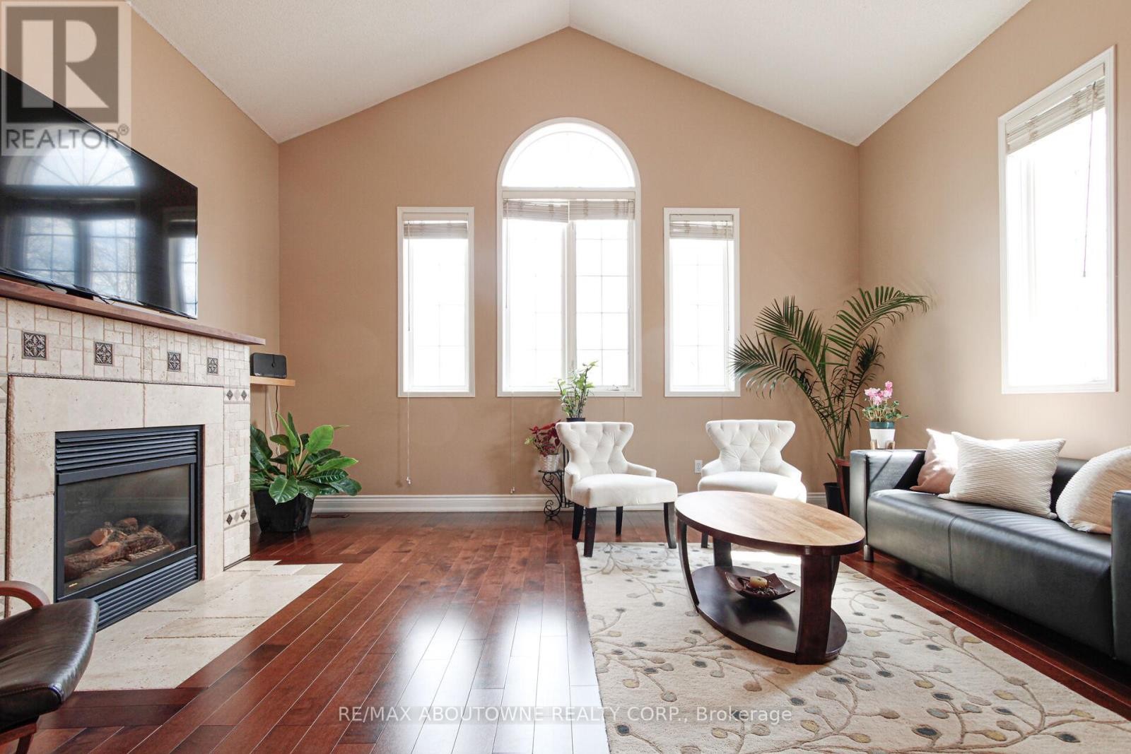 












2216 NORFOLK DRIVE

,
Oakville (RO River Oaks),




Ontario
L6H6H4

