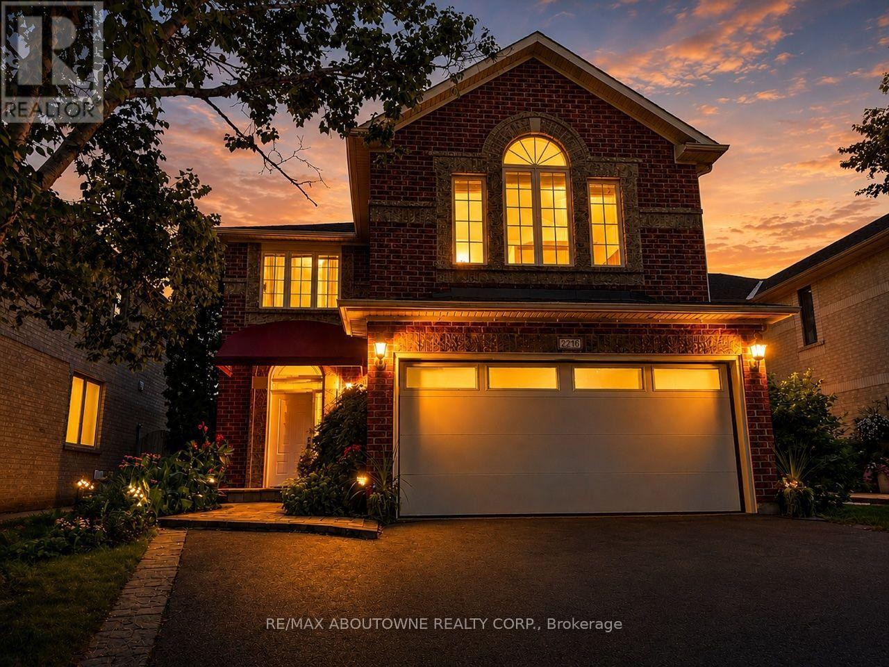 












2216 NORFOLK DRIVE

,
Oakville (RO River Oaks),




Ontario
L6H6H4

