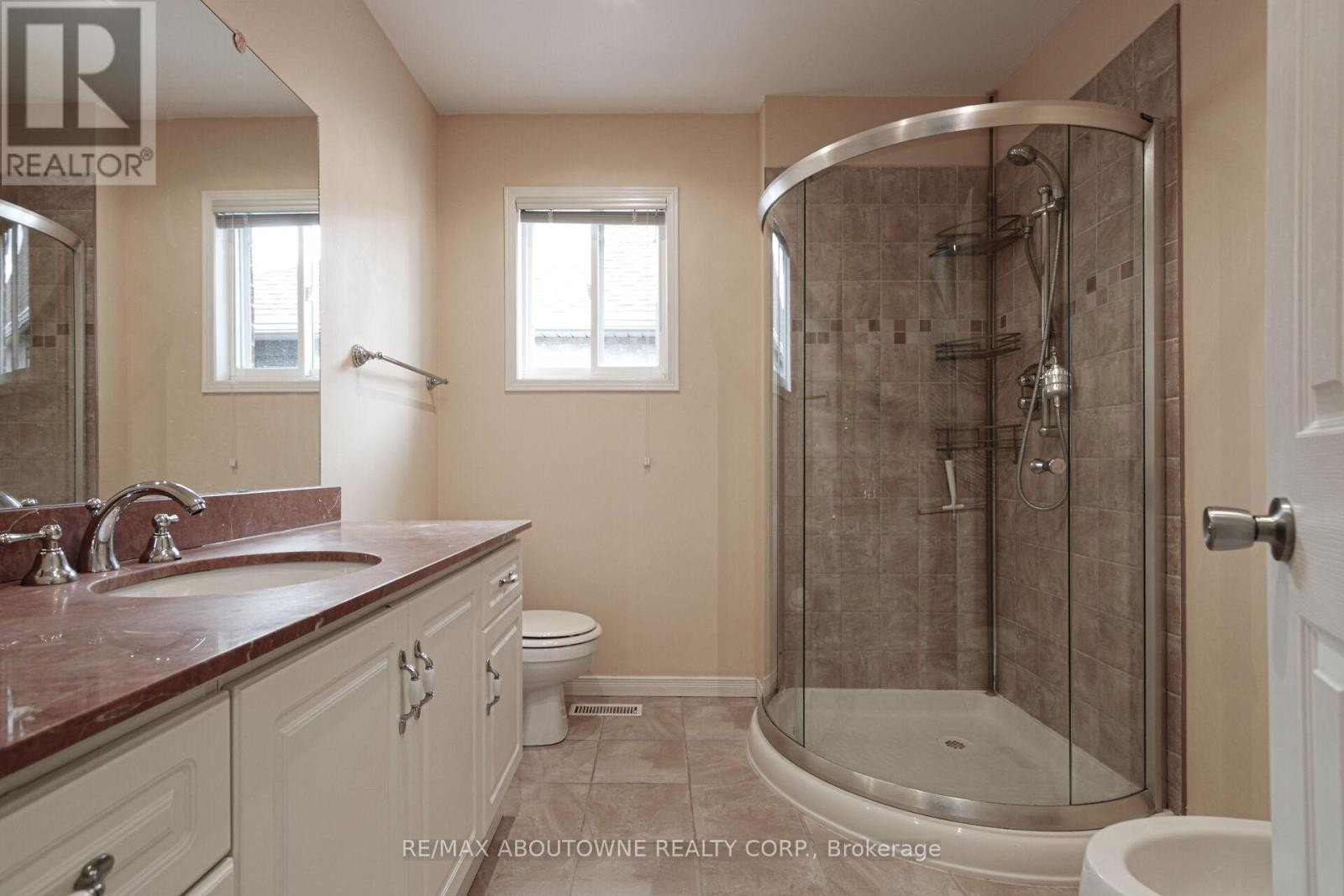 












2216 NORFOLK DRIVE

,
Oakville (RO River Oaks),




Ontario
L6H6H4

