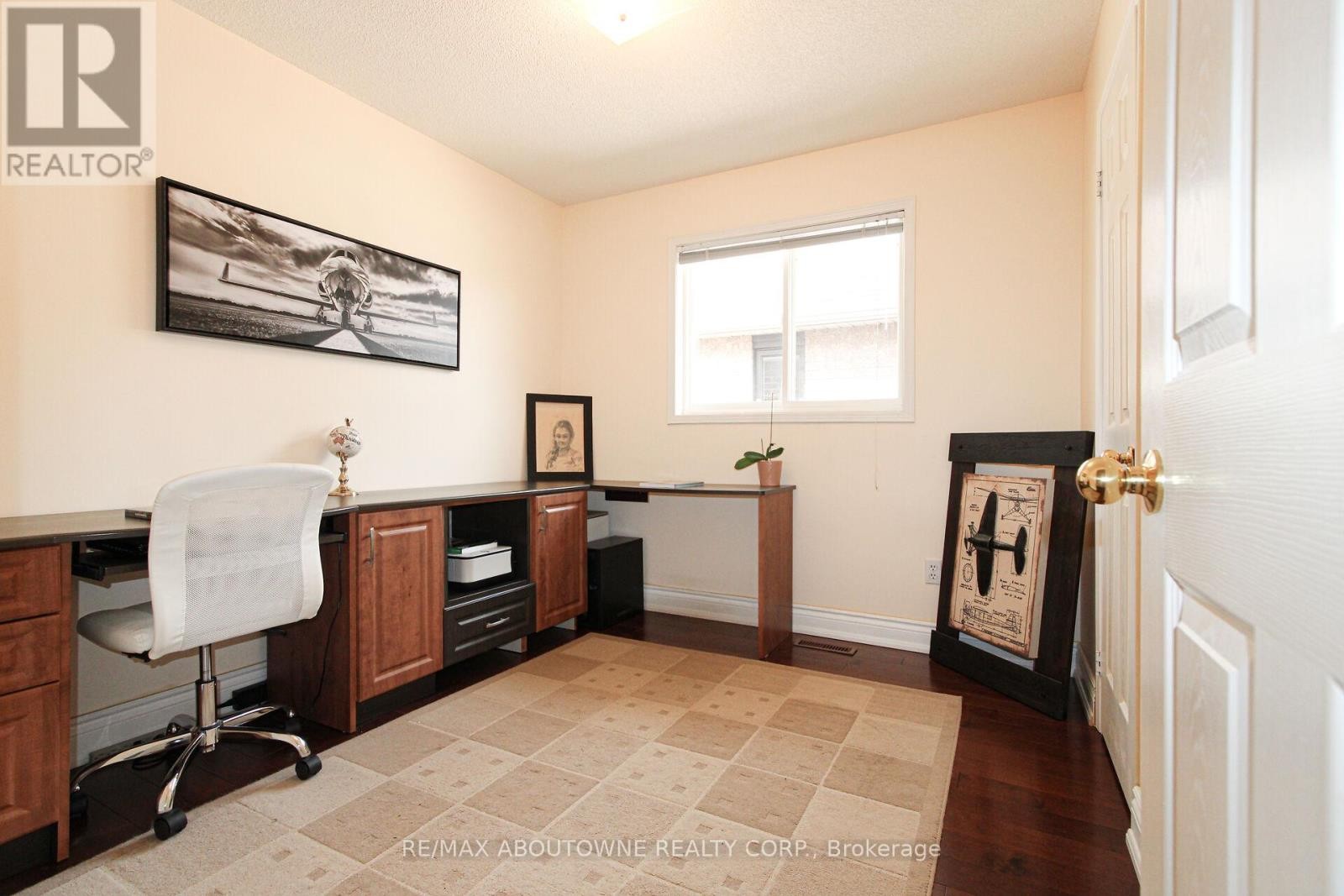












2216 NORFOLK DRIVE

,
Oakville (RO River Oaks),




Ontario
L6H6H4

