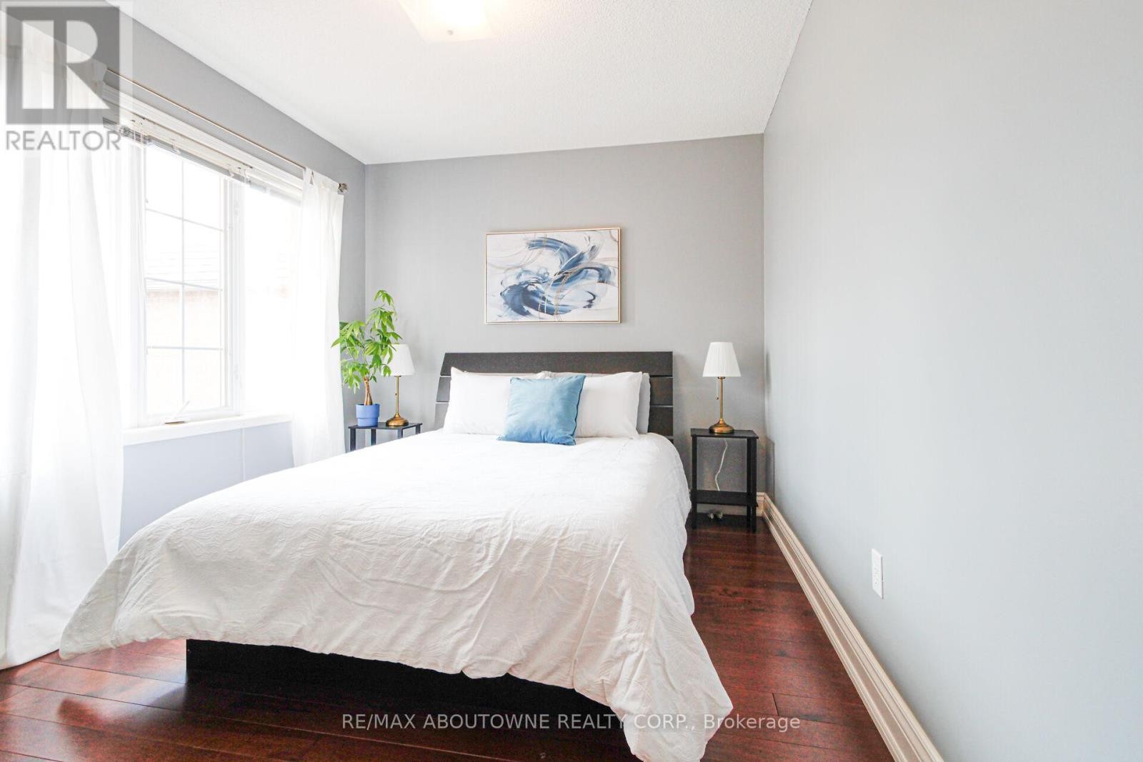 












2216 NORFOLK DRIVE

,
Oakville (RO River Oaks),




Ontario
L6H6H4

