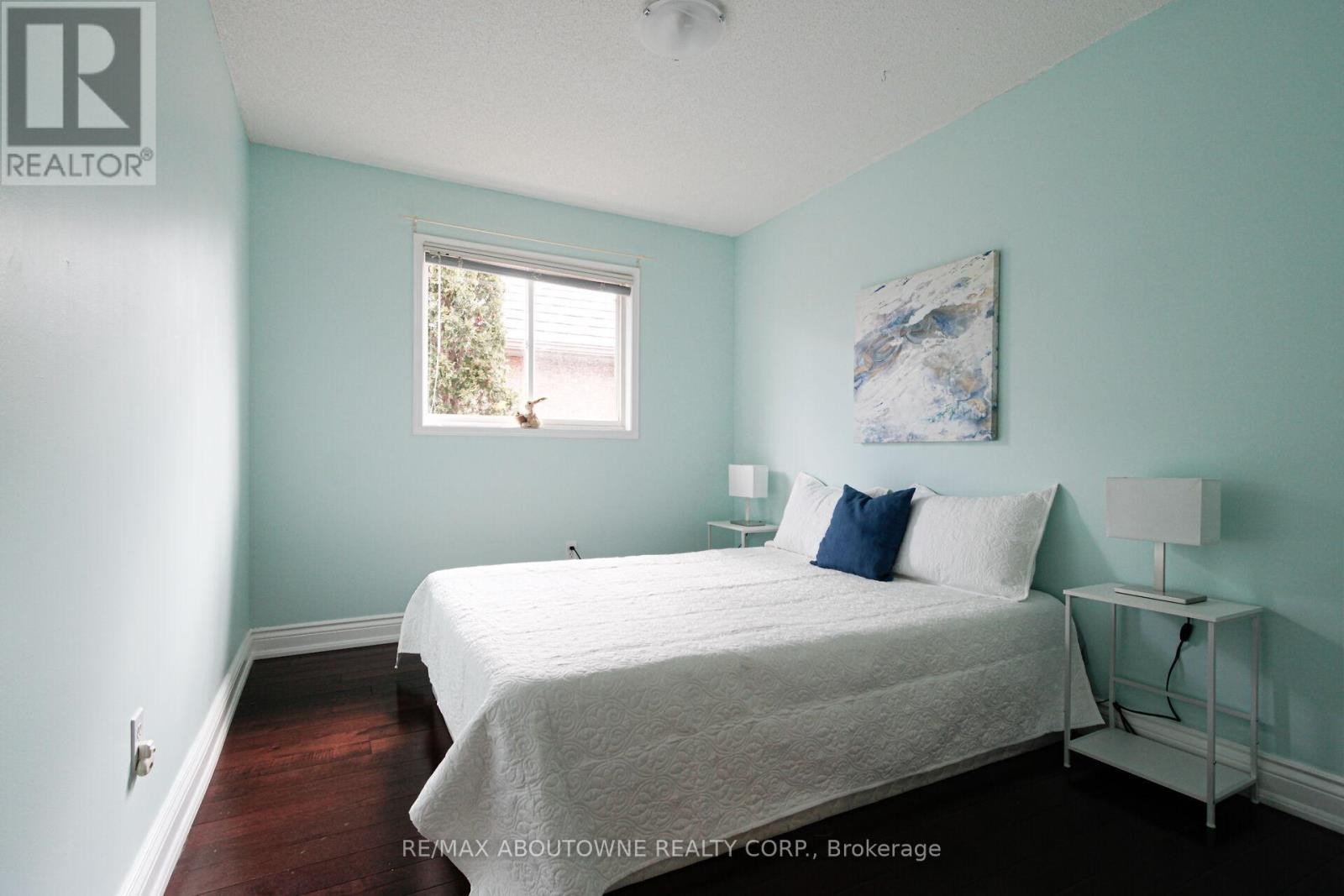 












2216 NORFOLK DRIVE

,
Oakville (RO River Oaks),




Ontario
L6H6H4

