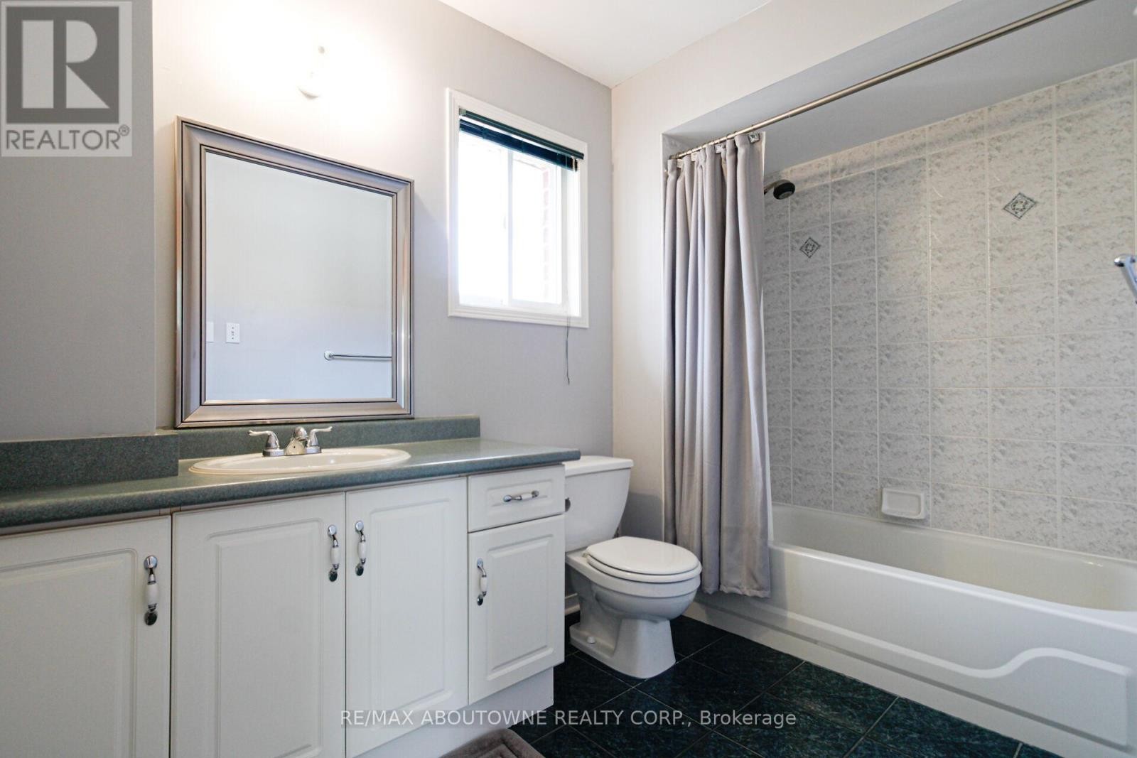 












2216 NORFOLK DRIVE

,
Oakville (RO River Oaks),




Ontario
L6H6H4

