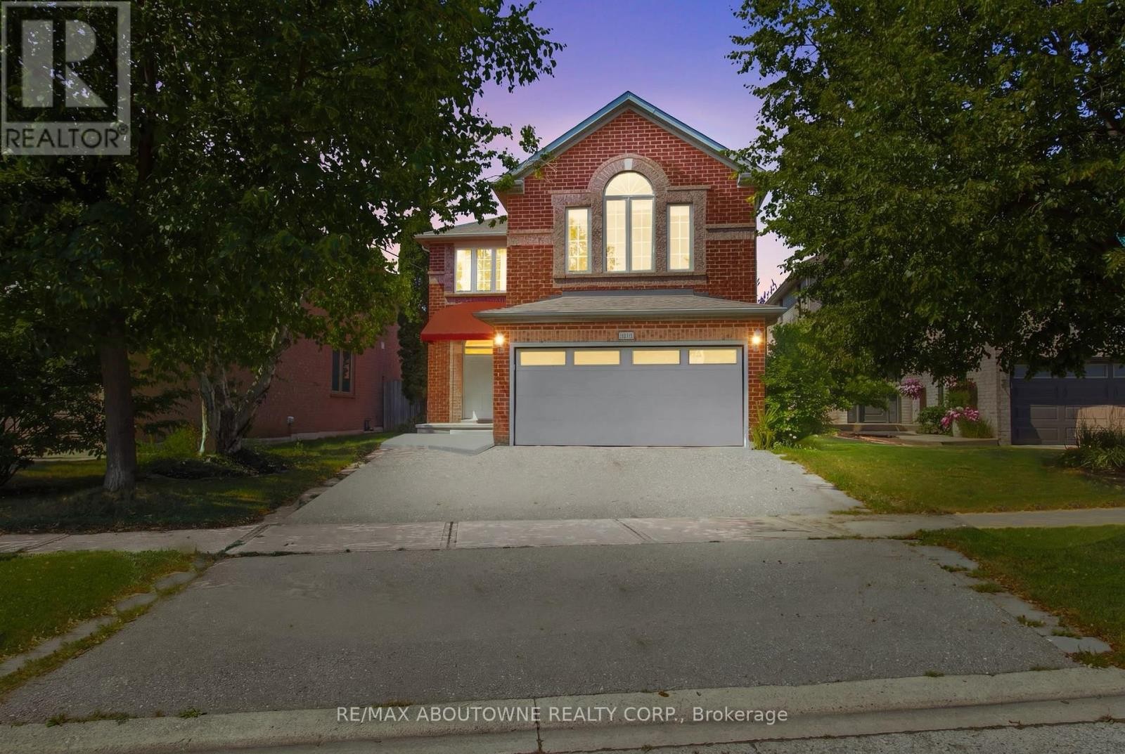 












2216 NORFOLK DRIVE

,
Oakville (RO River Oaks),




Ontario
L6H6H4

