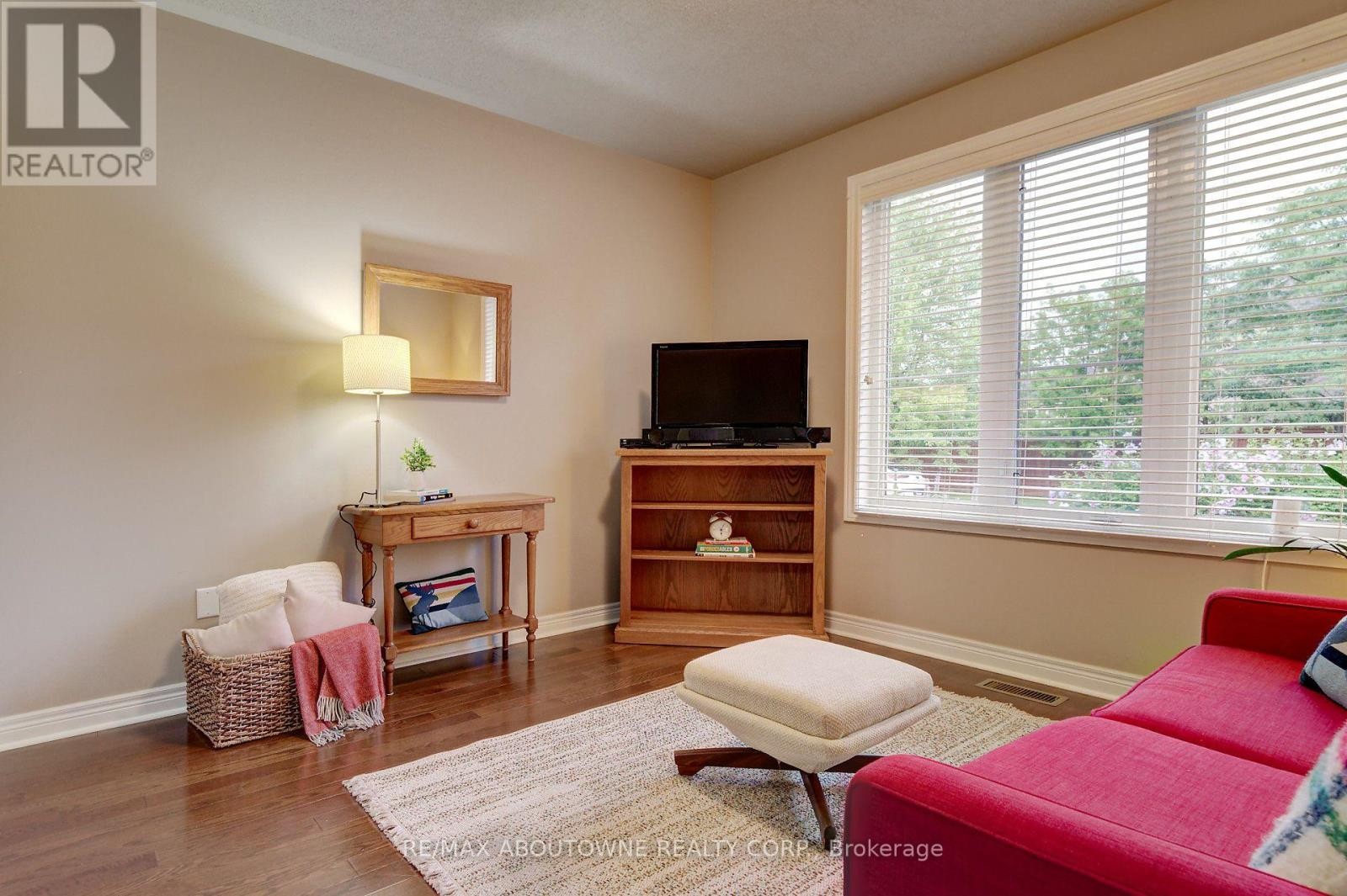 












2196 EMILY CIRCLE

,
Oakville (BC Bronte Creek),




Ontario
L6M0E5

