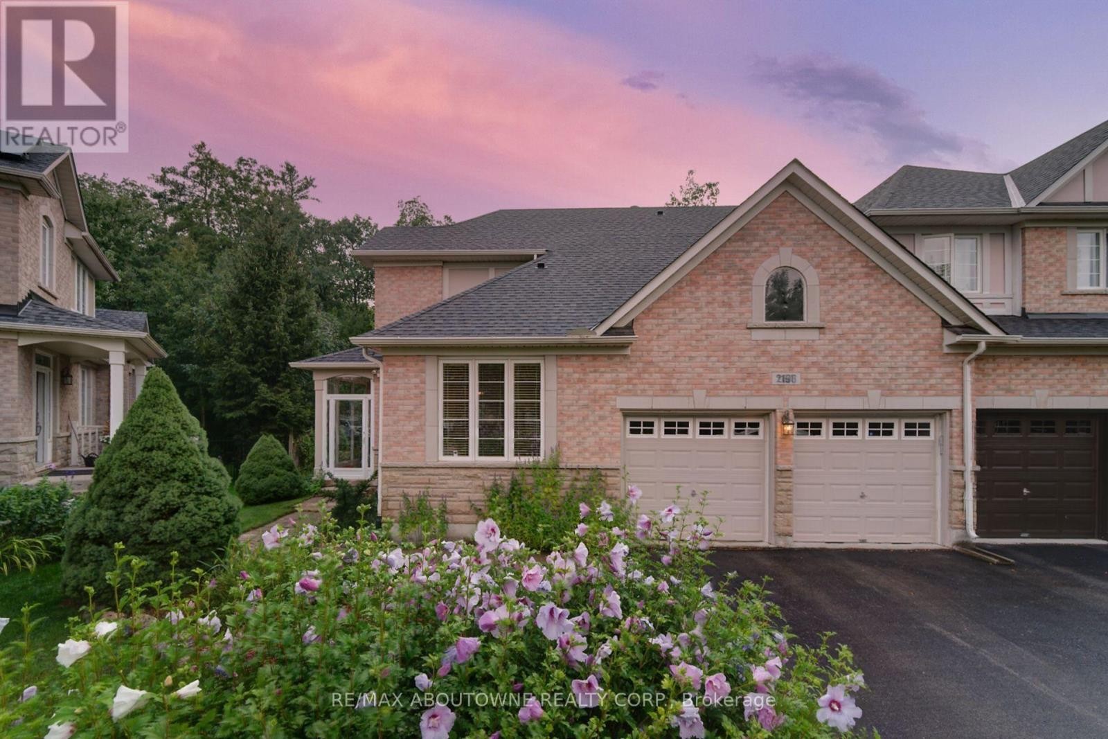 












2196 EMILY CIRCLE

,
Oakville (BC Bronte Creek),




Ontario
L6M0E5

