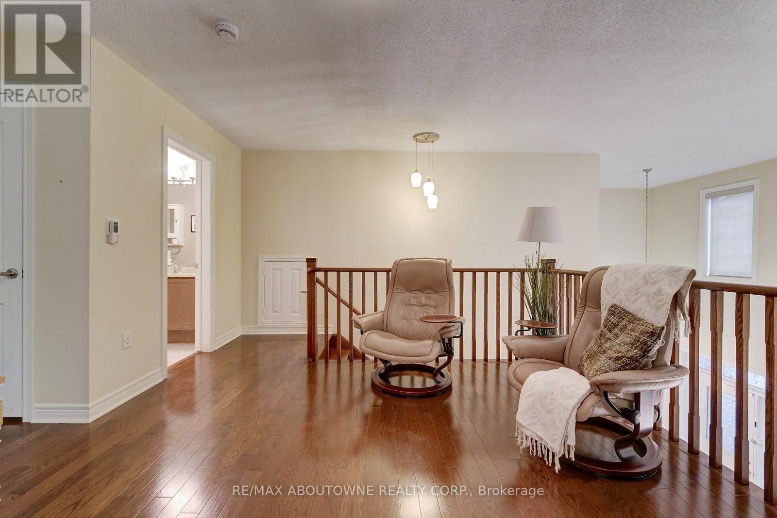 












2196 EMILY CIRCLE

,
Oakville (BC Bronte Creek),




Ontario
L6M0E5

