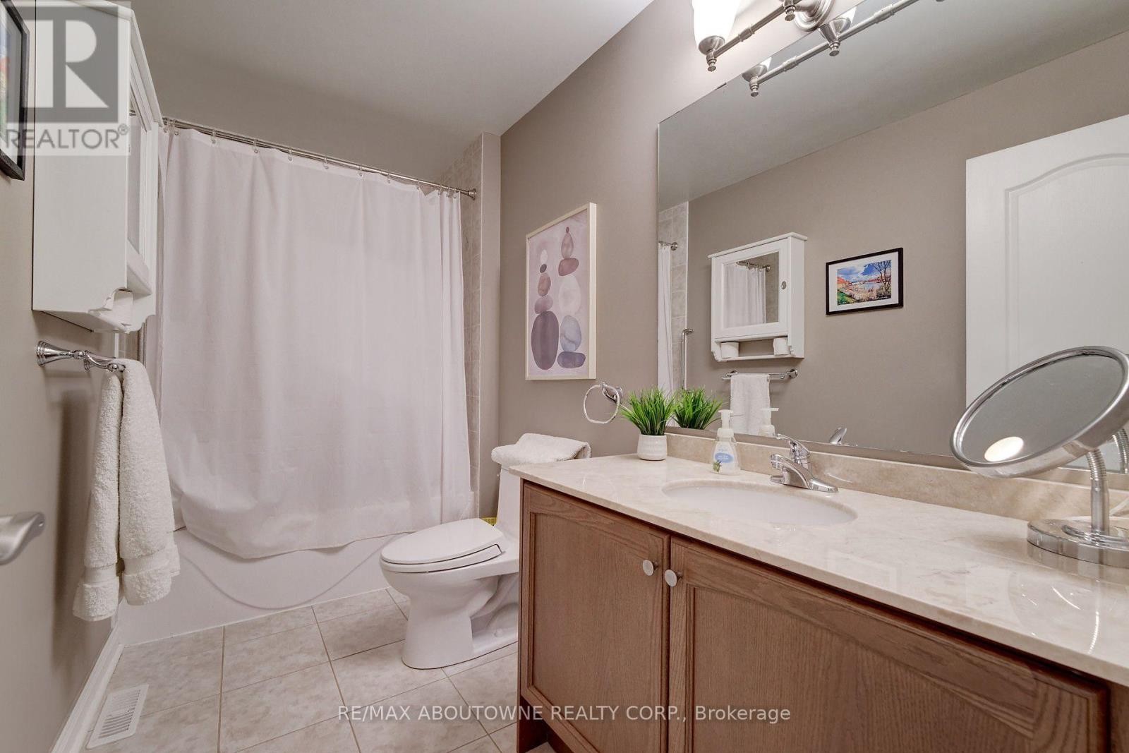 












2196 EMILY CIRCLE

,
Oakville (BC Bronte Creek),




Ontario
L6M0E5

