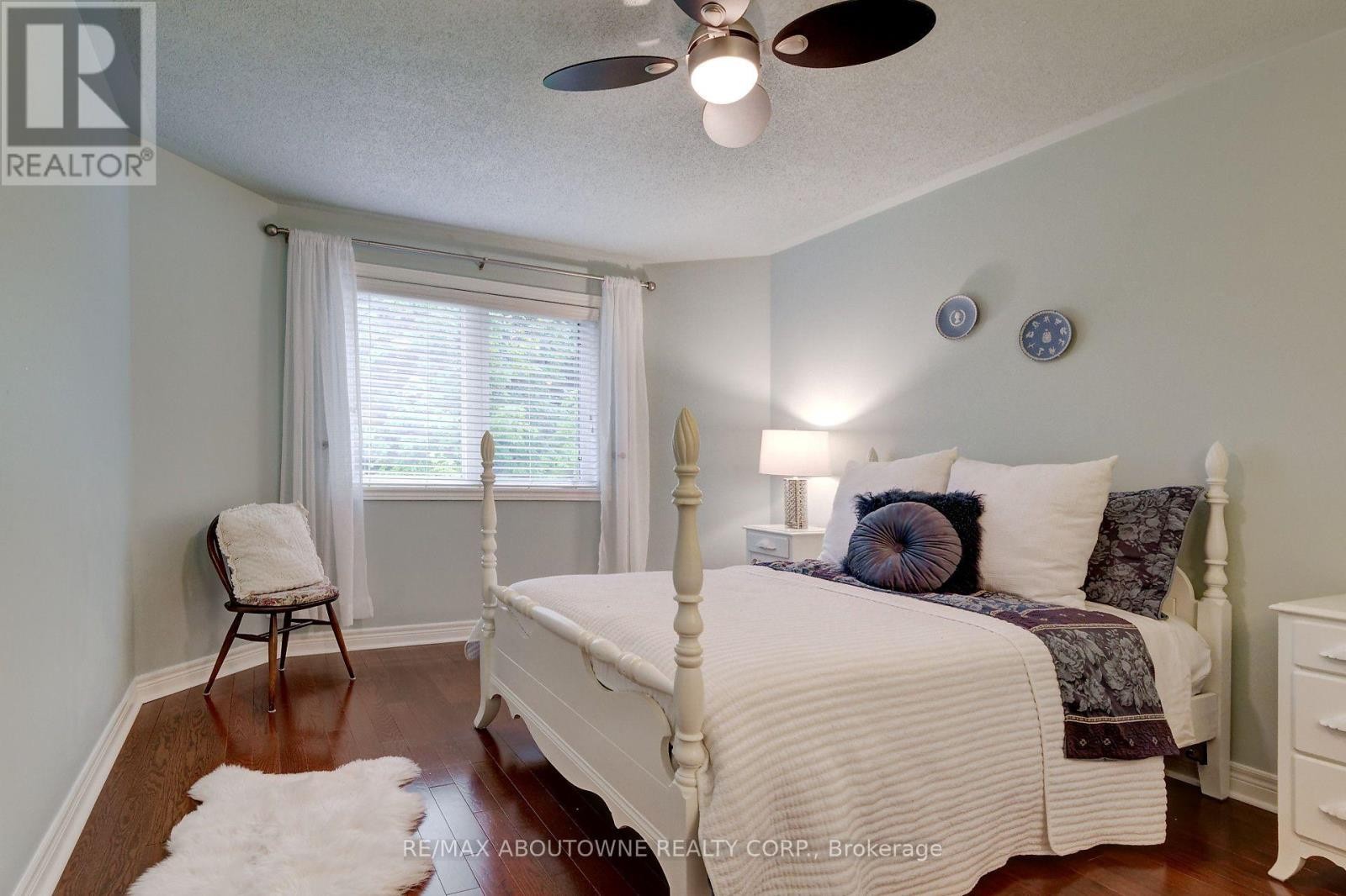 












2196 EMILY CIRCLE

,
Oakville (BC Bronte Creek),




Ontario
L6M0E5

