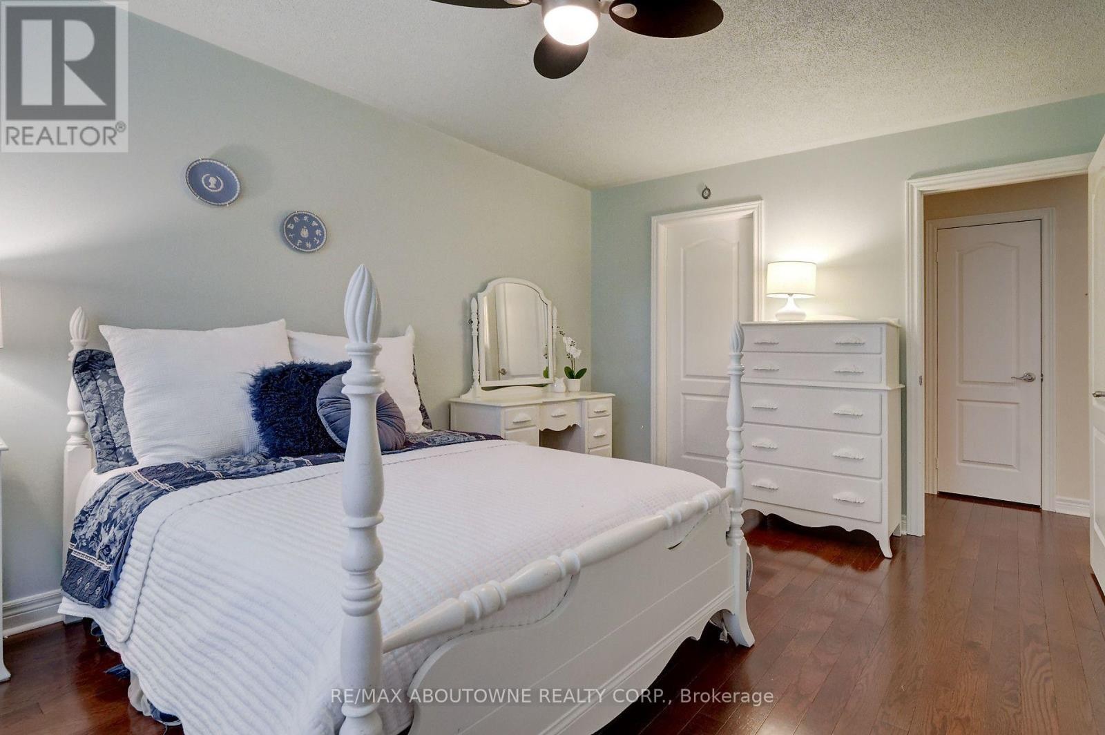 












2196 EMILY CIRCLE

,
Oakville (BC Bronte Creek),




Ontario
L6M0E5

