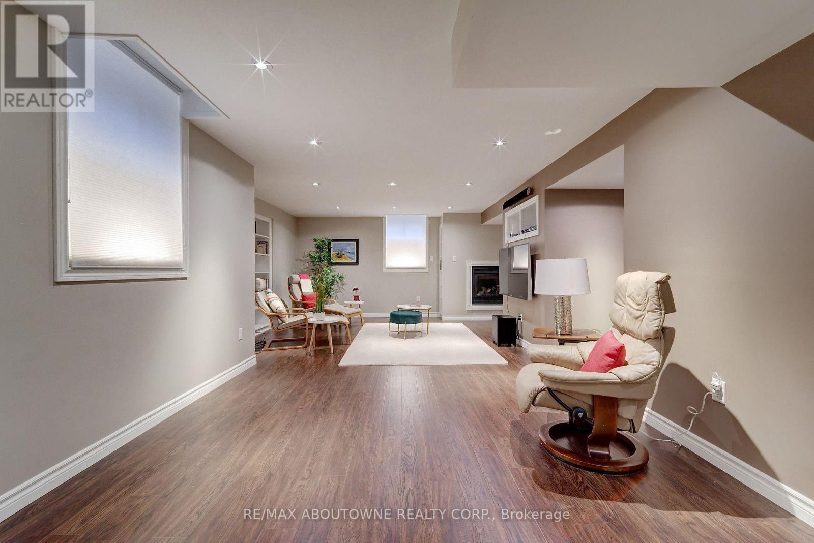 












2196 EMILY CIRCLE

,
Oakville (BC Bronte Creek),




Ontario
L6M0E5

