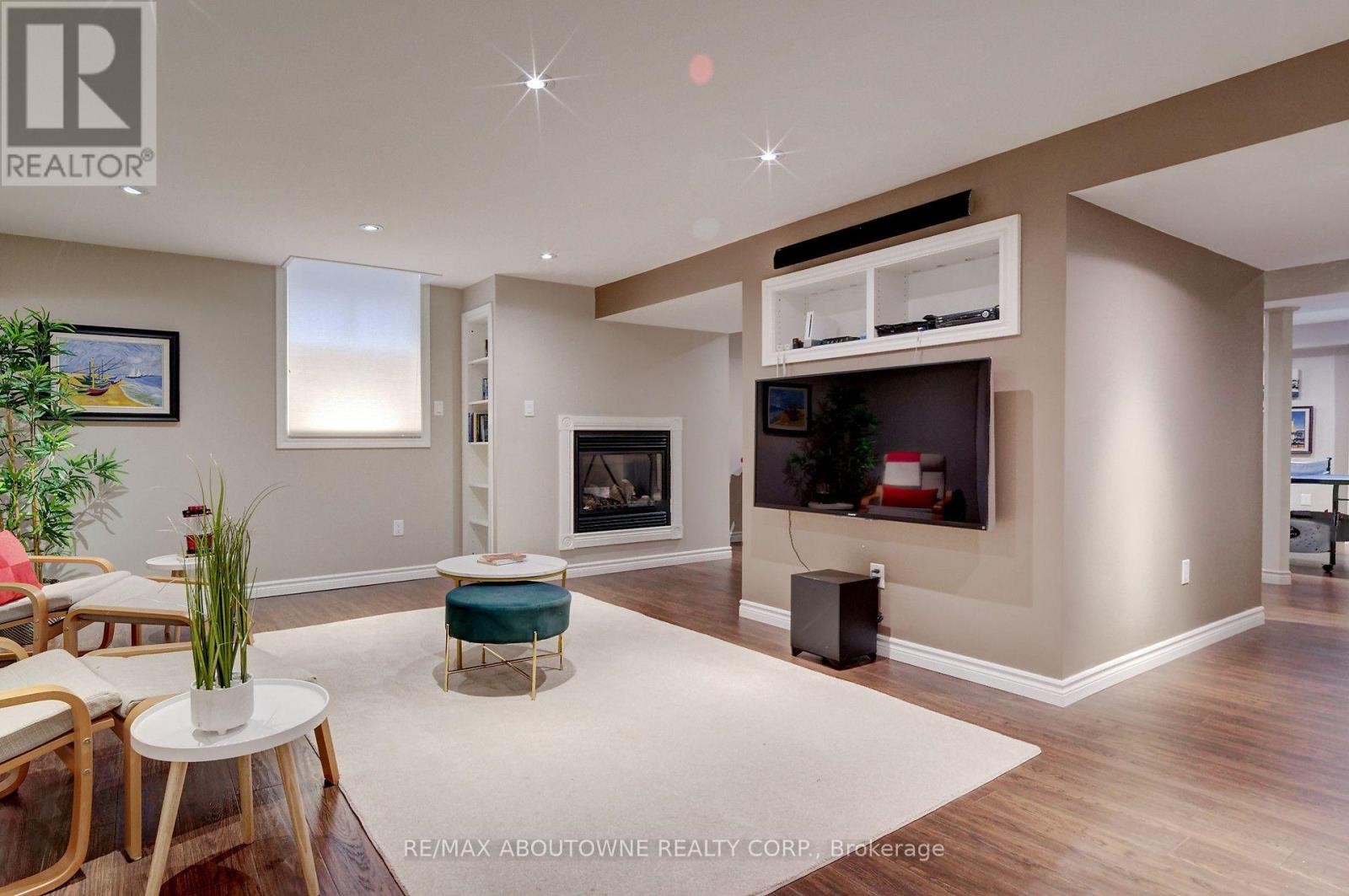 












2196 EMILY CIRCLE

,
Oakville (BC Bronte Creek),




Ontario
L6M0E5


