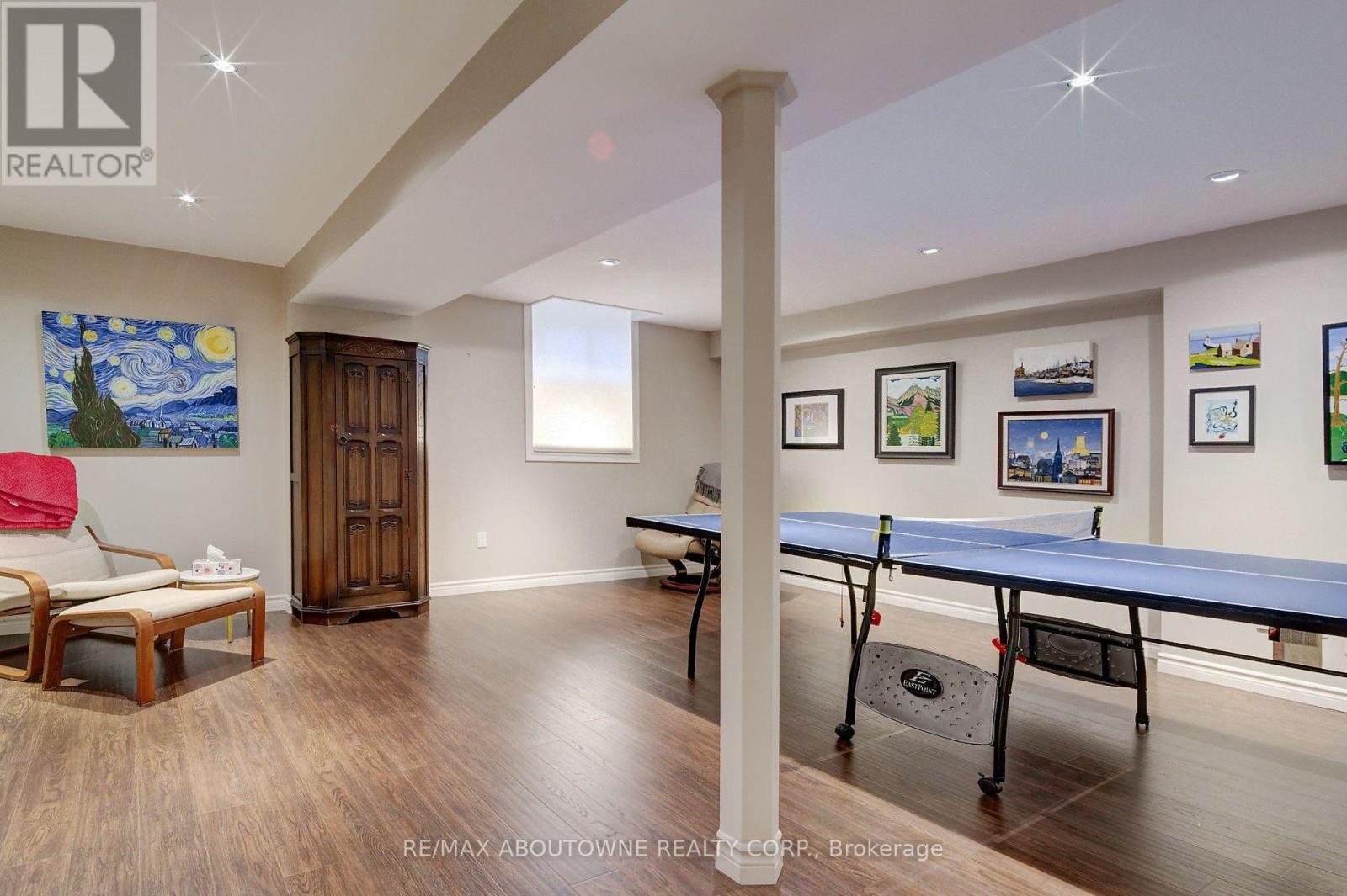 












2196 EMILY CIRCLE

,
Oakville (BC Bronte Creek),




Ontario
L6M0E5

