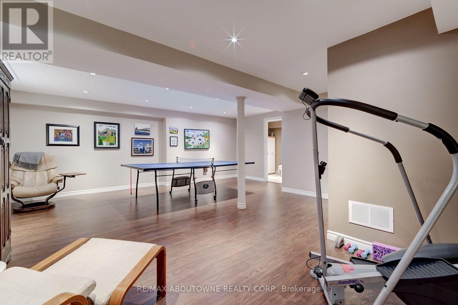 












2196 EMILY CIRCLE

,
Oakville (BC Bronte Creek),




Ontario
L6M0E5

