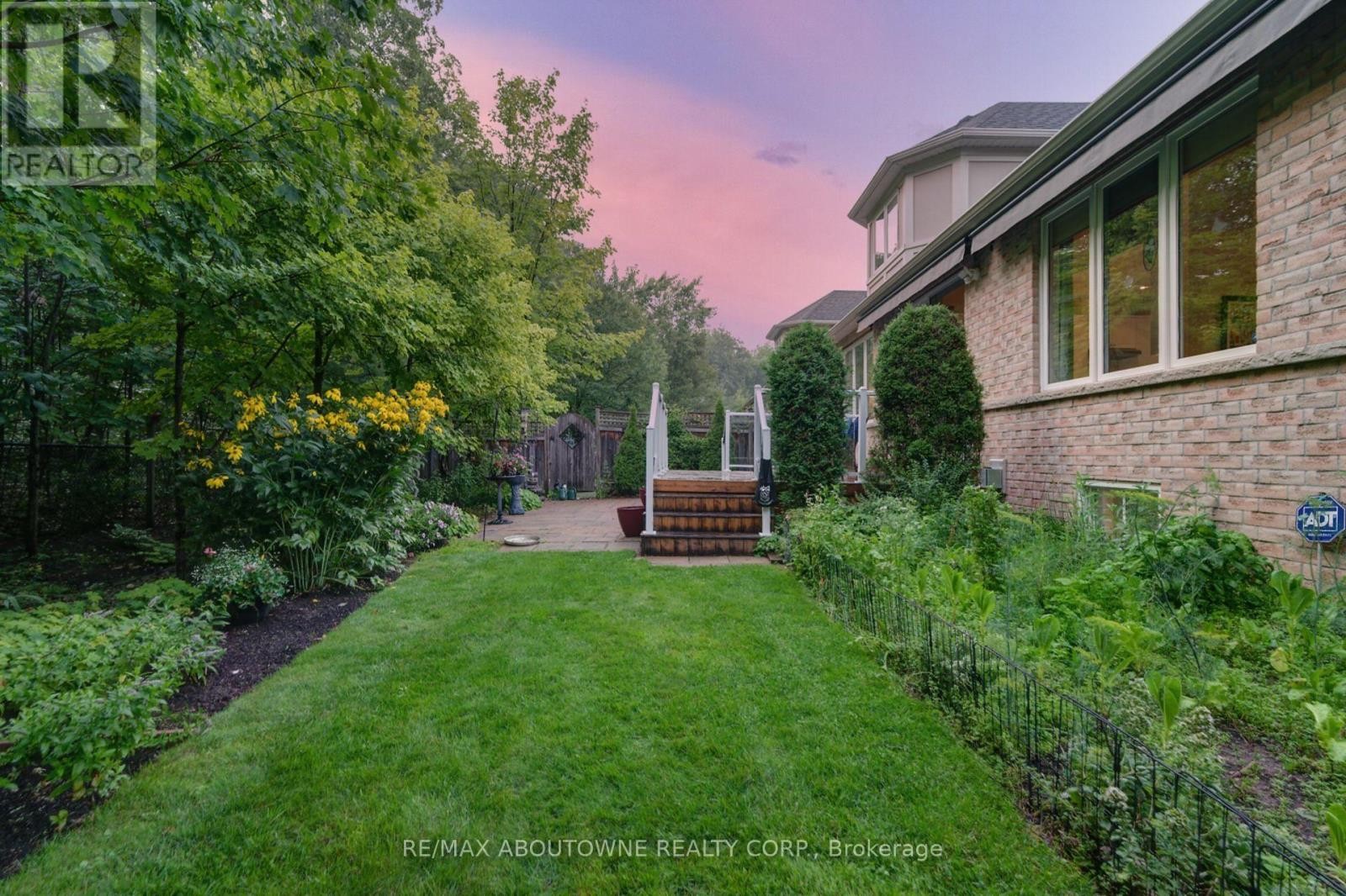 












2196 EMILY CIRCLE

,
Oakville (BC Bronte Creek),




Ontario
L6M0E5

