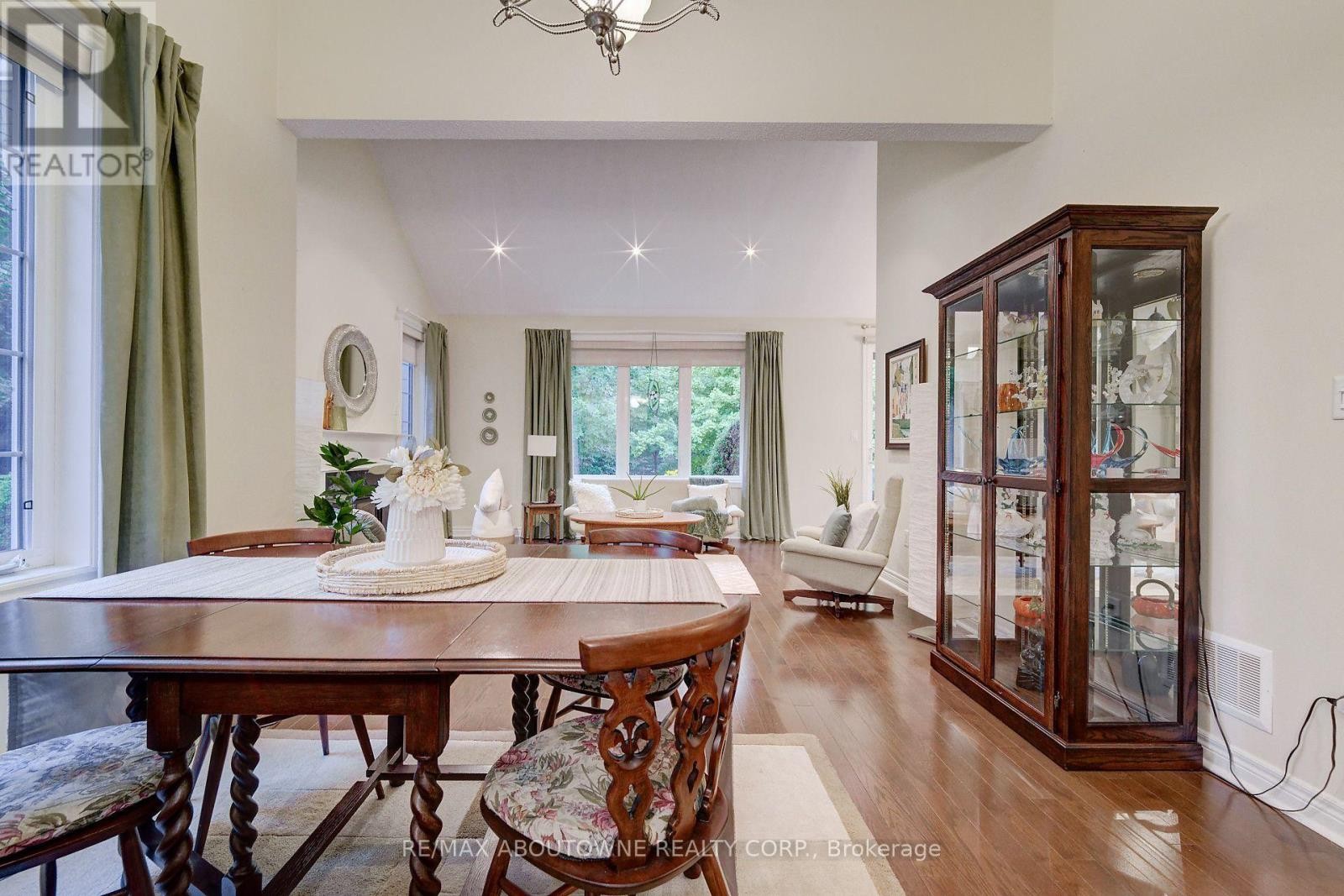 












2196 EMILY CIRCLE

,
Oakville (BC Bronte Creek),




Ontario
L6M0E5

