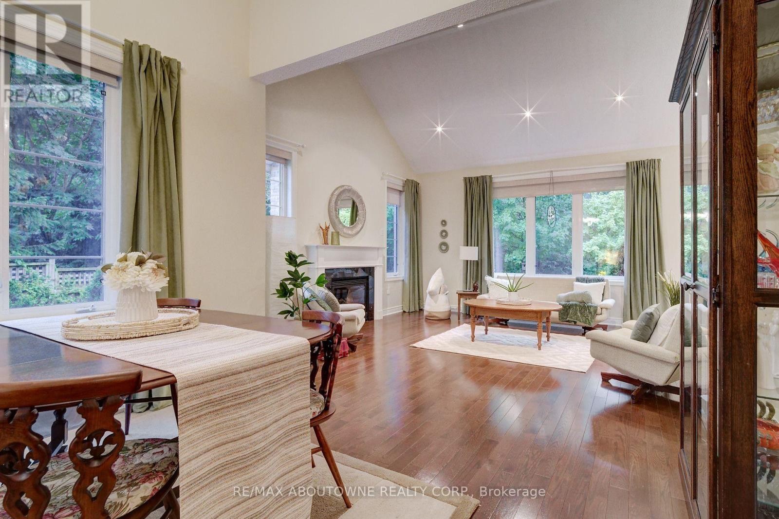 












2196 EMILY CIRCLE

,
Oakville (BC Bronte Creek),




Ontario
L6M0E5

