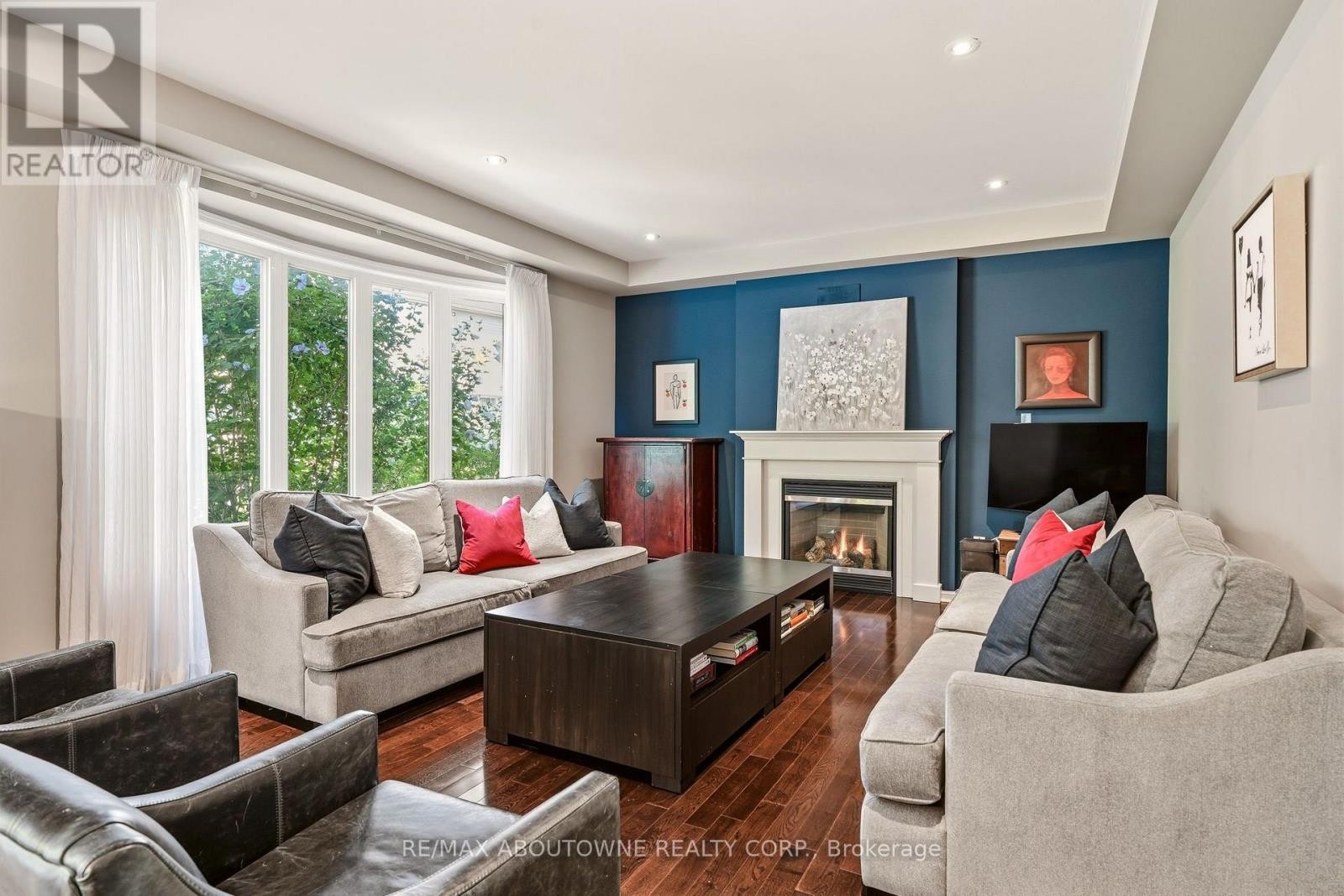












536 CUSICK CIRCLE

,
Milton (HA Harrison),




Ontario
L9T0N1

