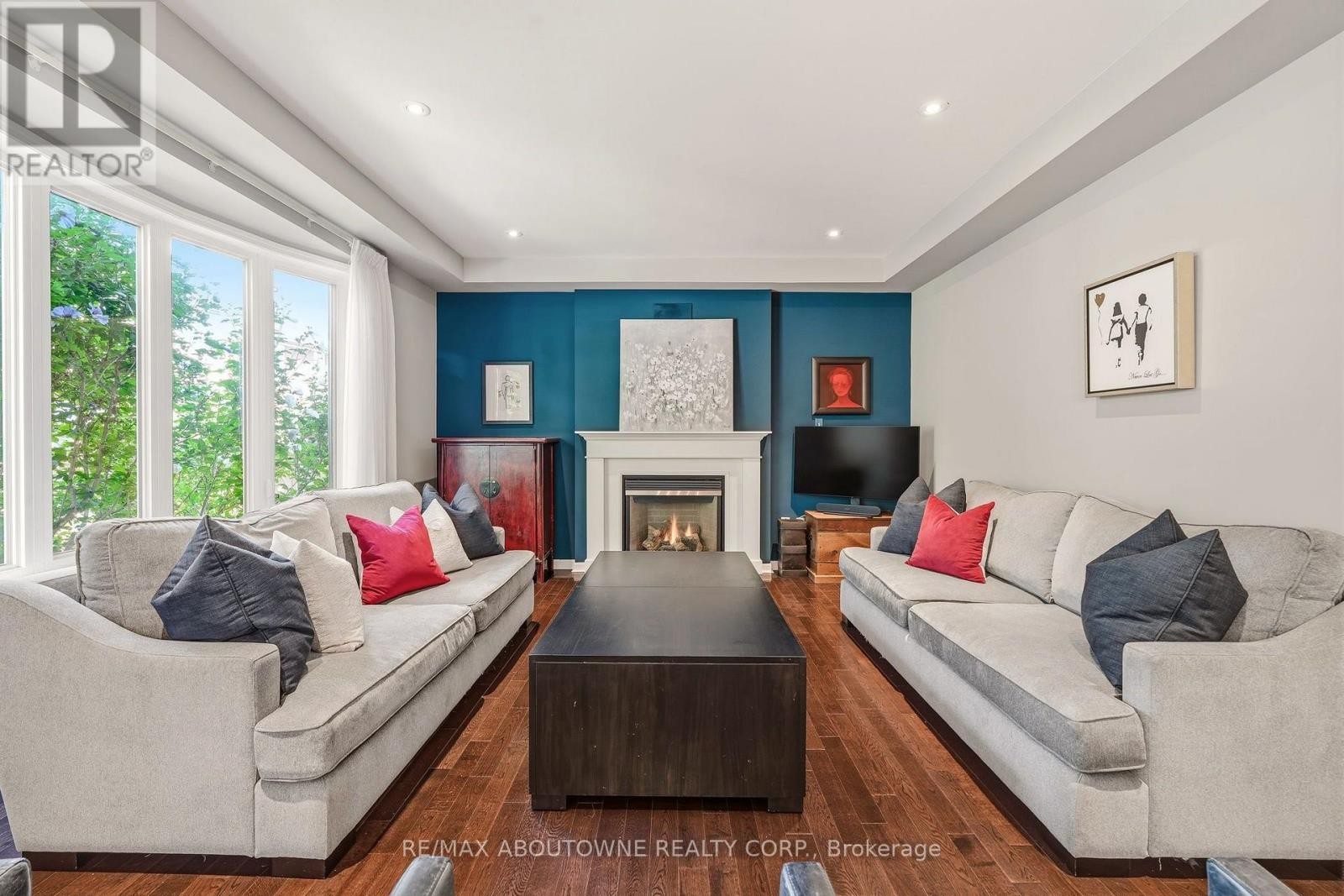 












536 CUSICK CIRCLE

,
Milton (HA Harrison),




Ontario
L9T0N1

