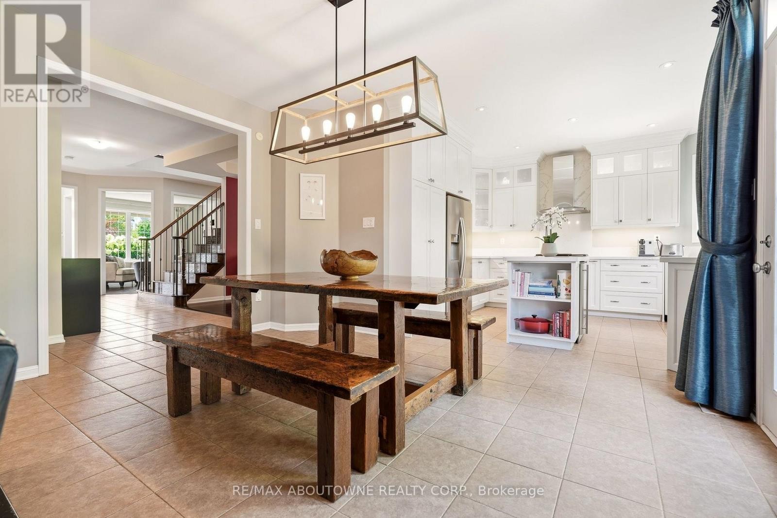 












536 CUSICK CIRCLE

,
Milton (HA Harrison),




Ontario
L9T0N1

