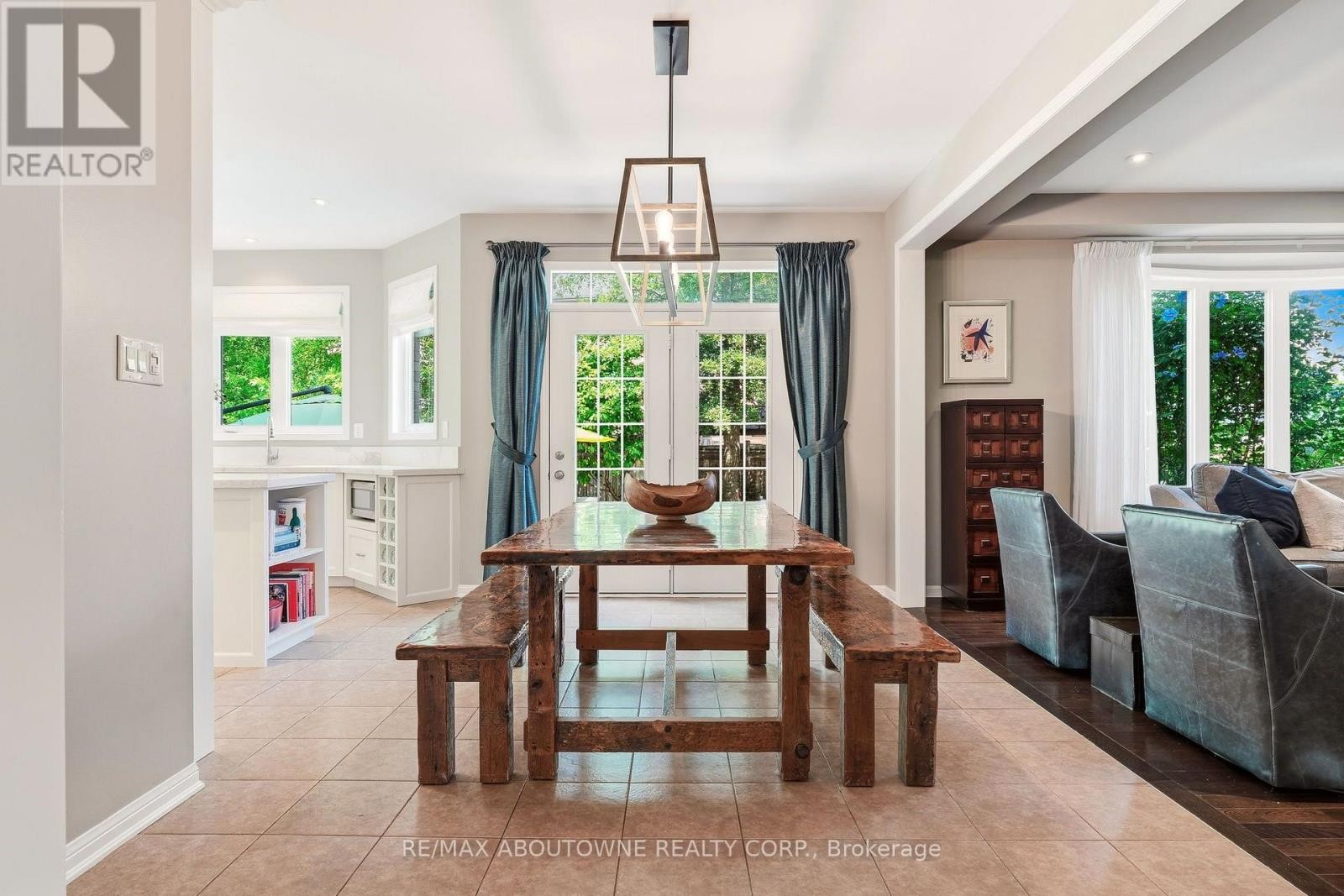 












536 CUSICK CIRCLE

,
Milton (HA Harrison),




Ontario
L9T0N1

