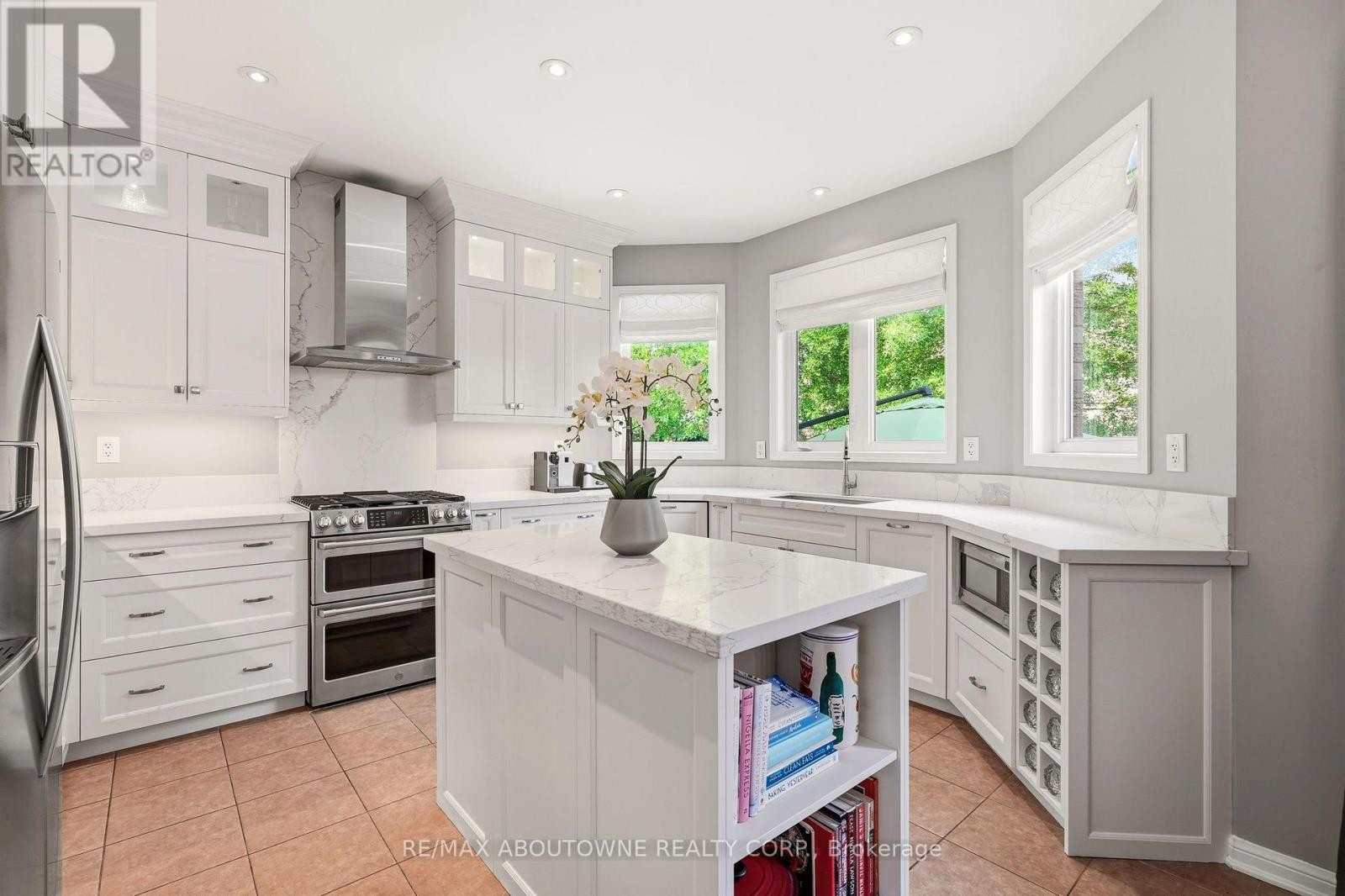 












536 CUSICK CIRCLE

,
Milton (HA Harrison),




Ontario
L9T0N1

