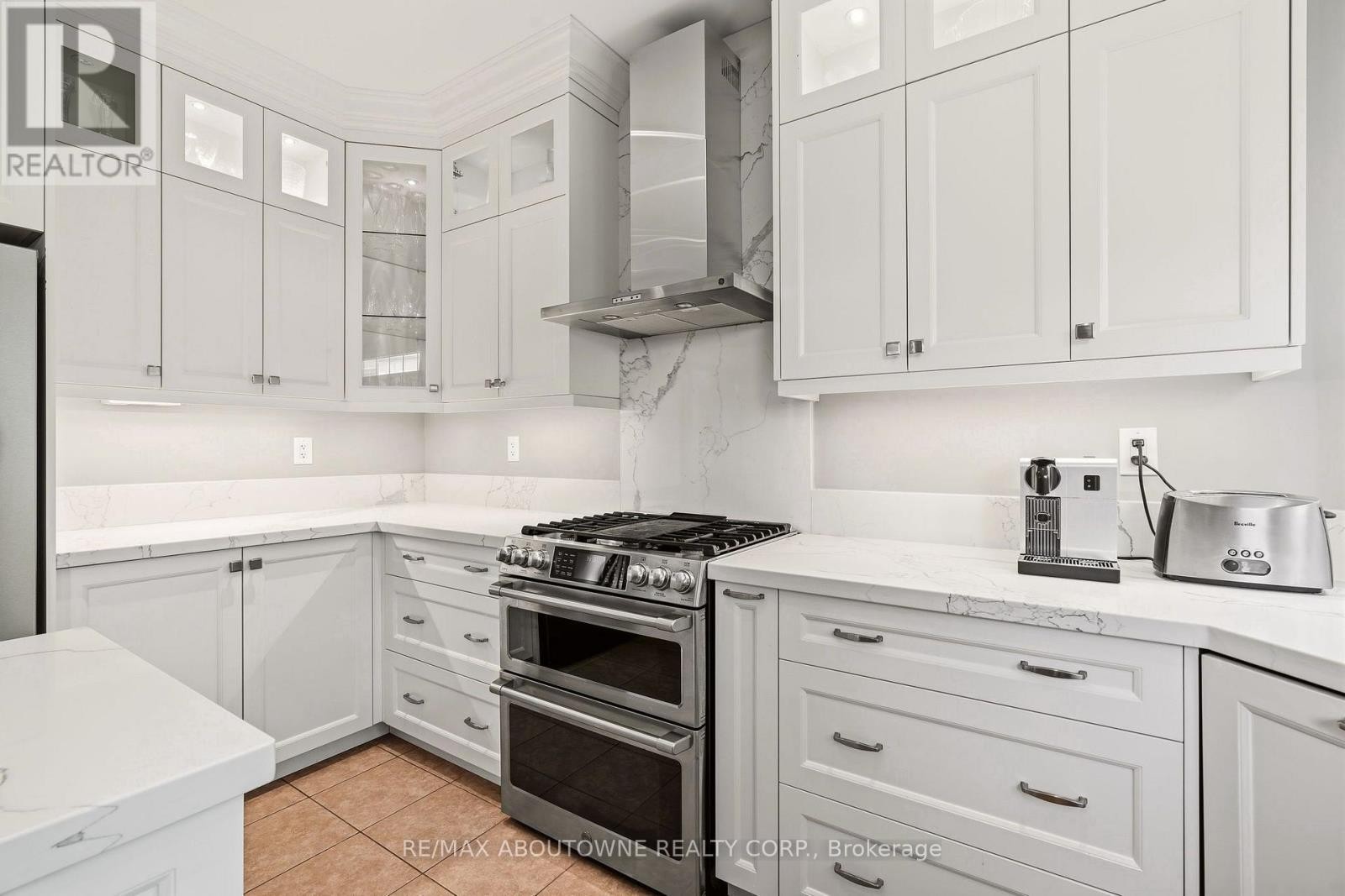 












536 CUSICK CIRCLE

,
Milton (HA Harrison),




Ontario
L9T0N1

