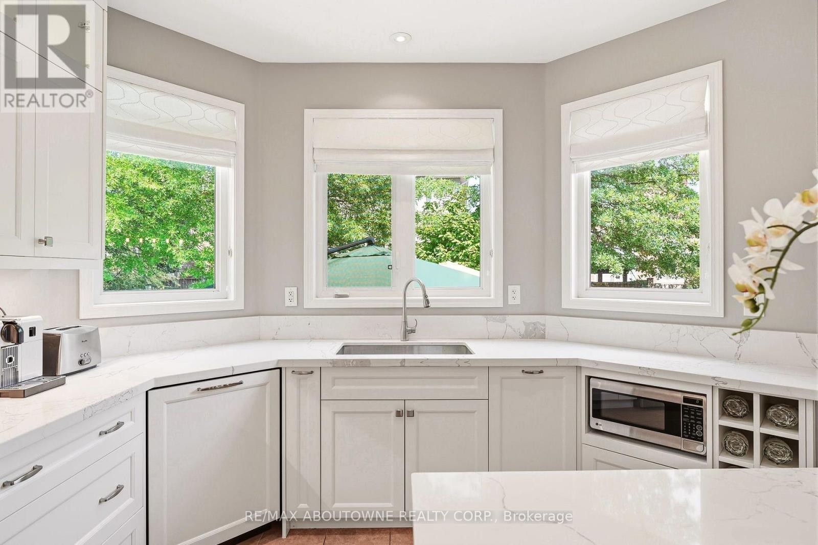 












536 CUSICK CIRCLE

,
Milton (HA Harrison),




Ontario
L9T0N1

