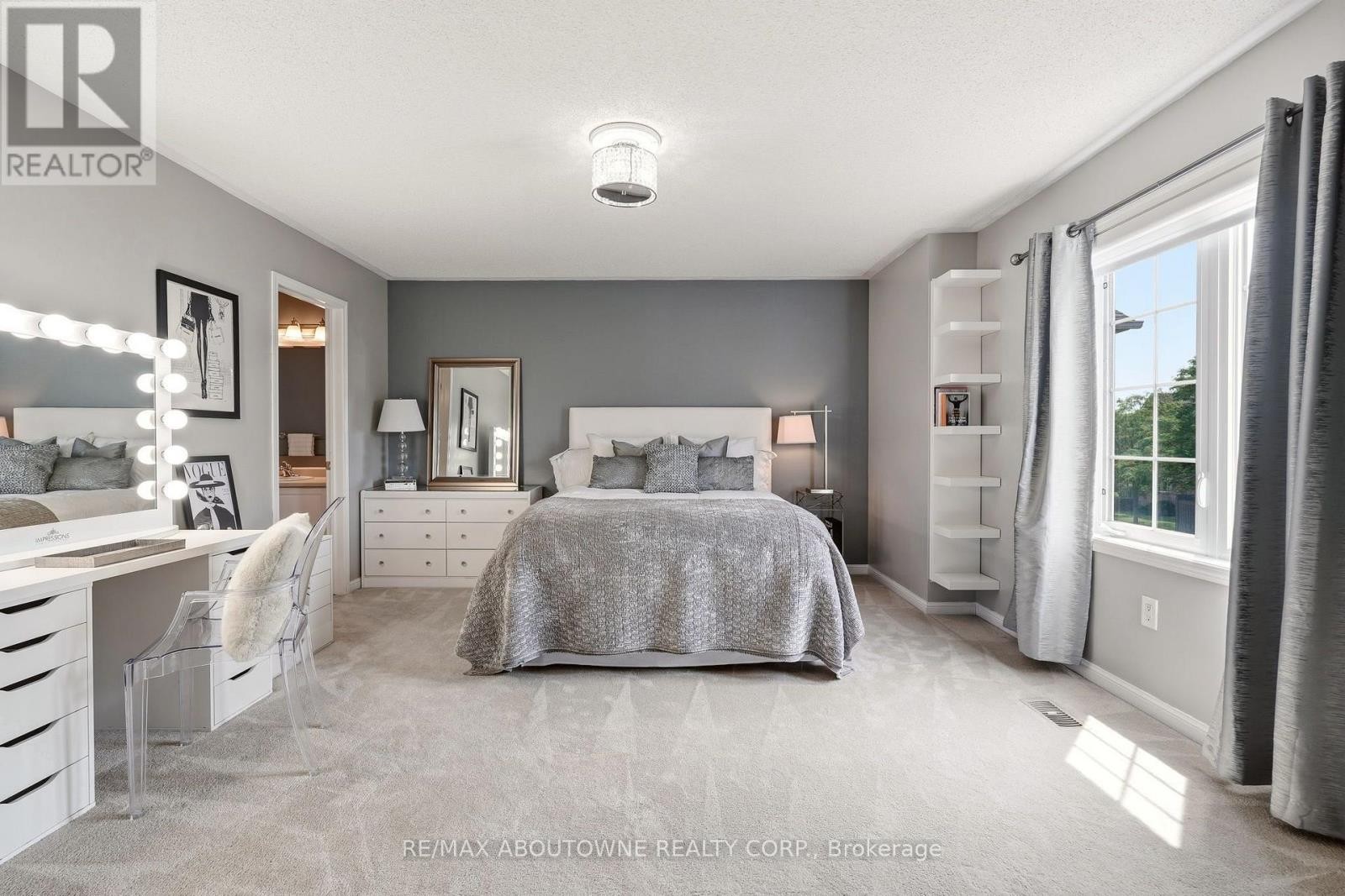 












536 CUSICK CIRCLE

,
Milton (HA Harrison),




Ontario
L9T0N1

