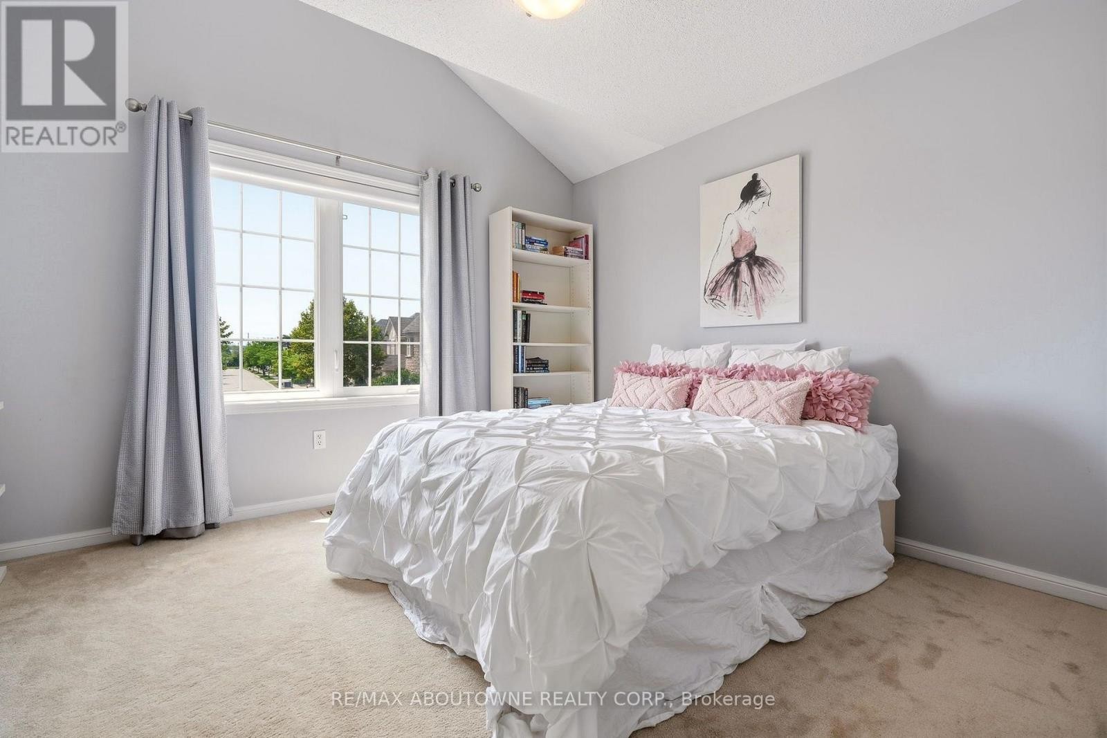 












536 CUSICK CIRCLE

,
Milton (HA Harrison),




Ontario
L9T0N1

