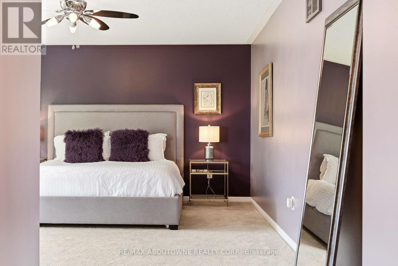 












536 CUSICK CIRCLE

,
Milton (HA Harrison),




Ontario
L9T0N1

