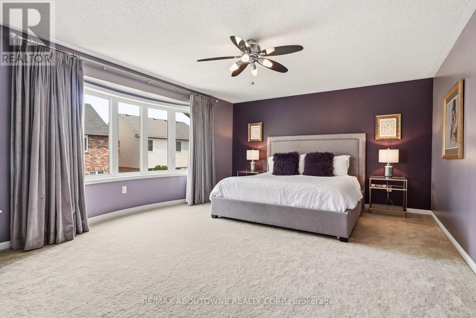 












536 CUSICK CIRCLE

,
Milton (HA Harrison),




Ontario
L9T0N1

