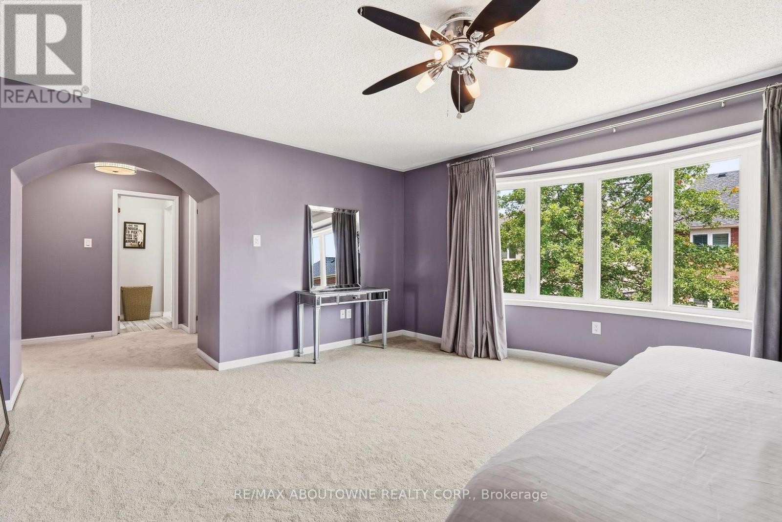 












536 CUSICK CIRCLE

,
Milton (HA Harrison),




Ontario
L9T0N1

