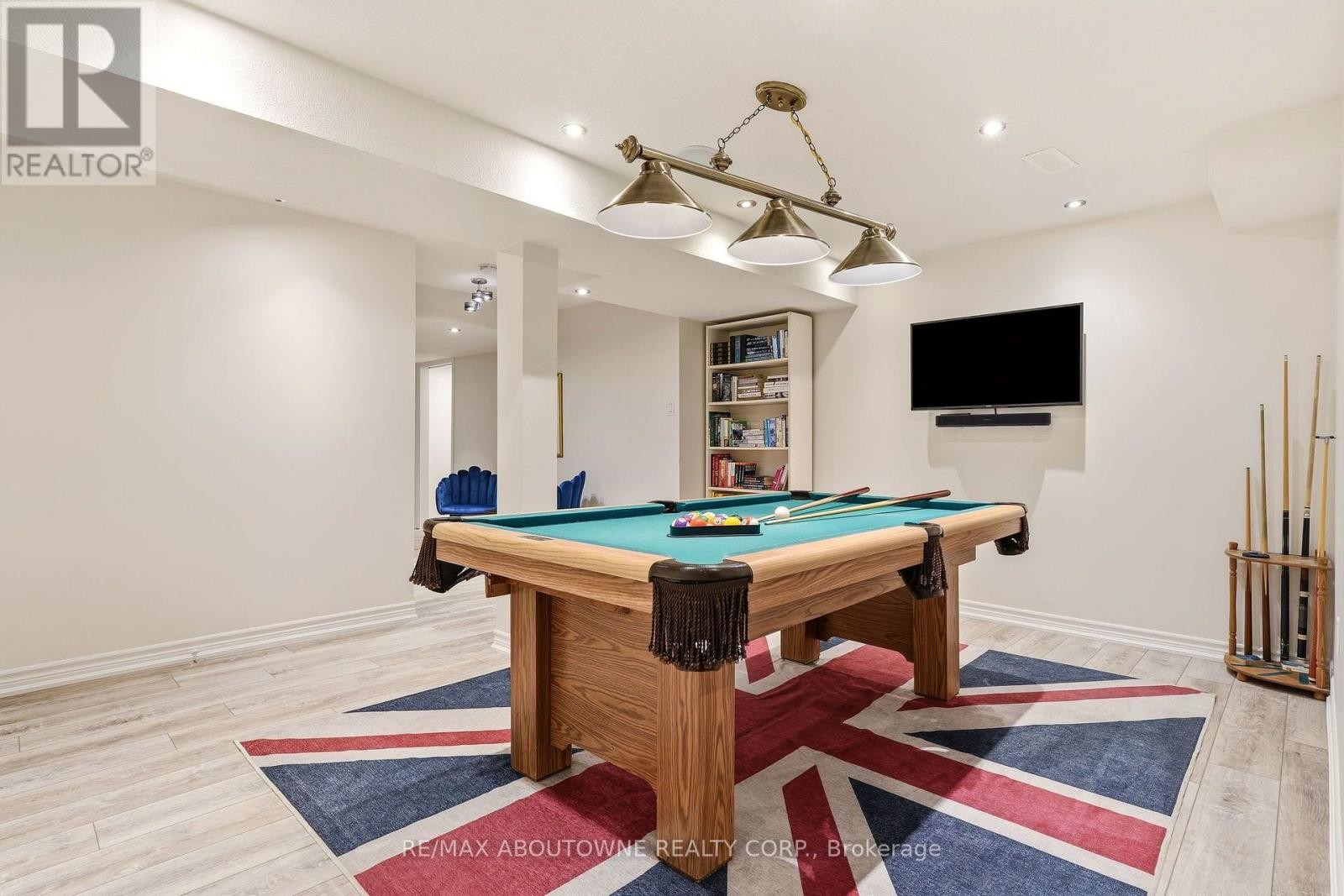 












536 CUSICK CIRCLE

,
Milton (HA Harrison),




Ontario
L9T0N1

