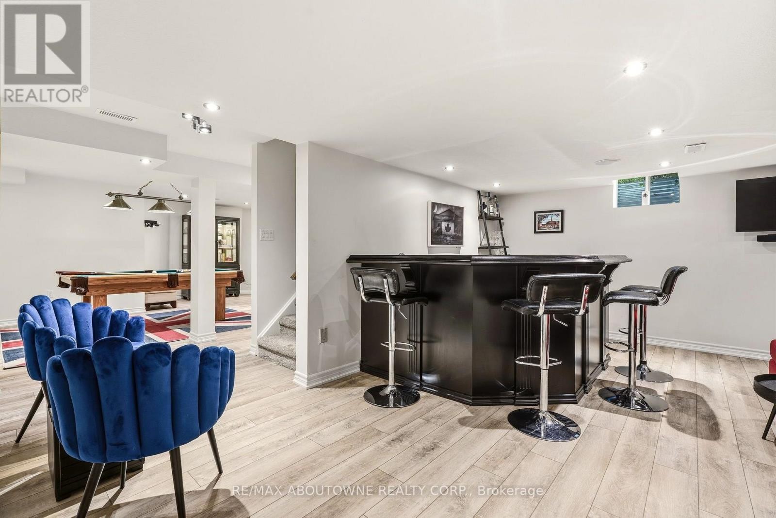 












536 CUSICK CIRCLE

,
Milton (HA Harrison),




Ontario
L9T0N1

