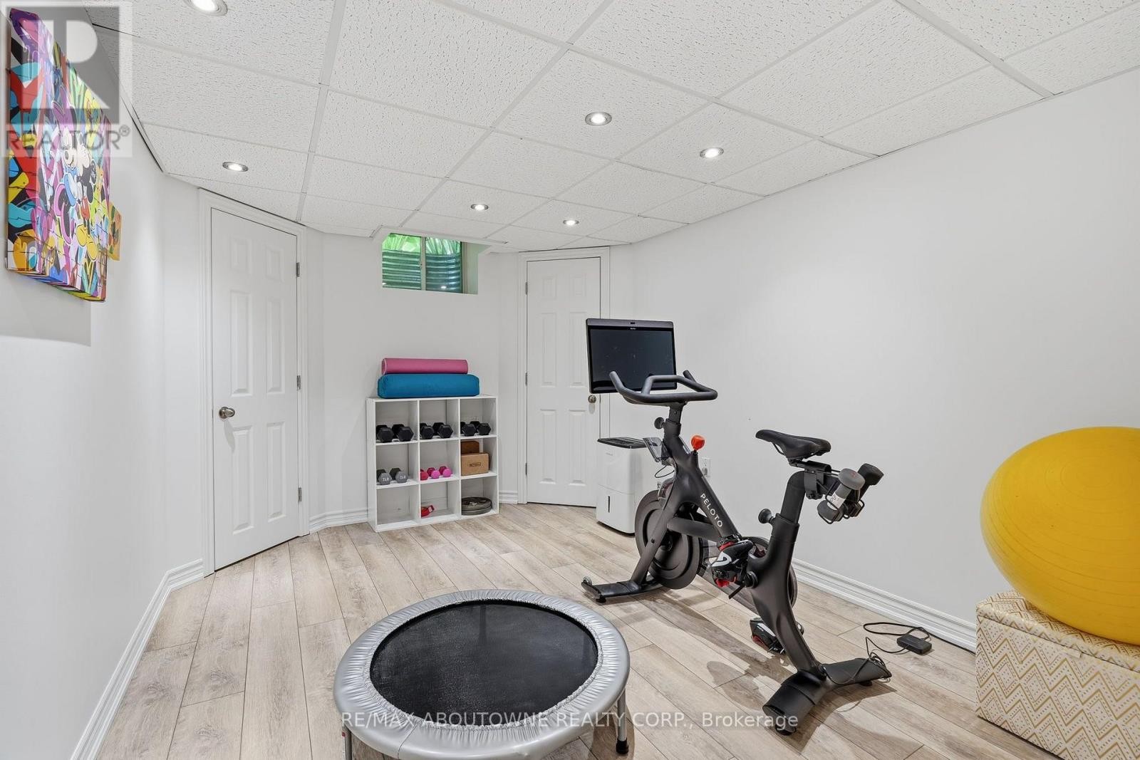 












536 CUSICK CIRCLE

,
Milton (HA Harrison),




Ontario
L9T0N1

