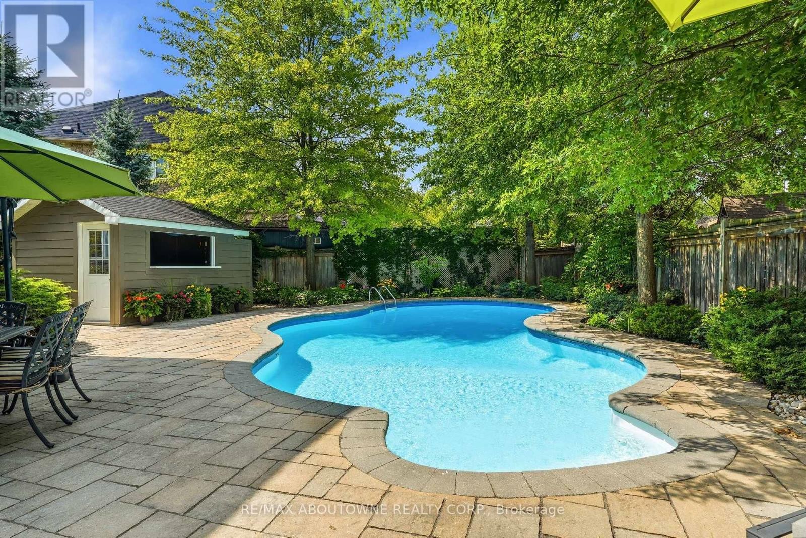 












536 CUSICK CIRCLE

,
Milton (HA Harrison),




Ontario
L9T0N1

