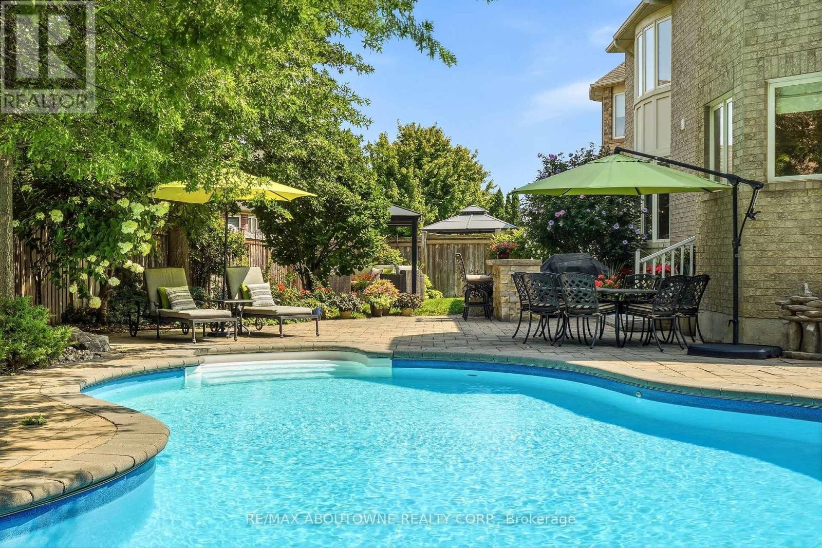 












536 CUSICK CIRCLE

,
Milton (HA Harrison),




Ontario
L9T0N1

