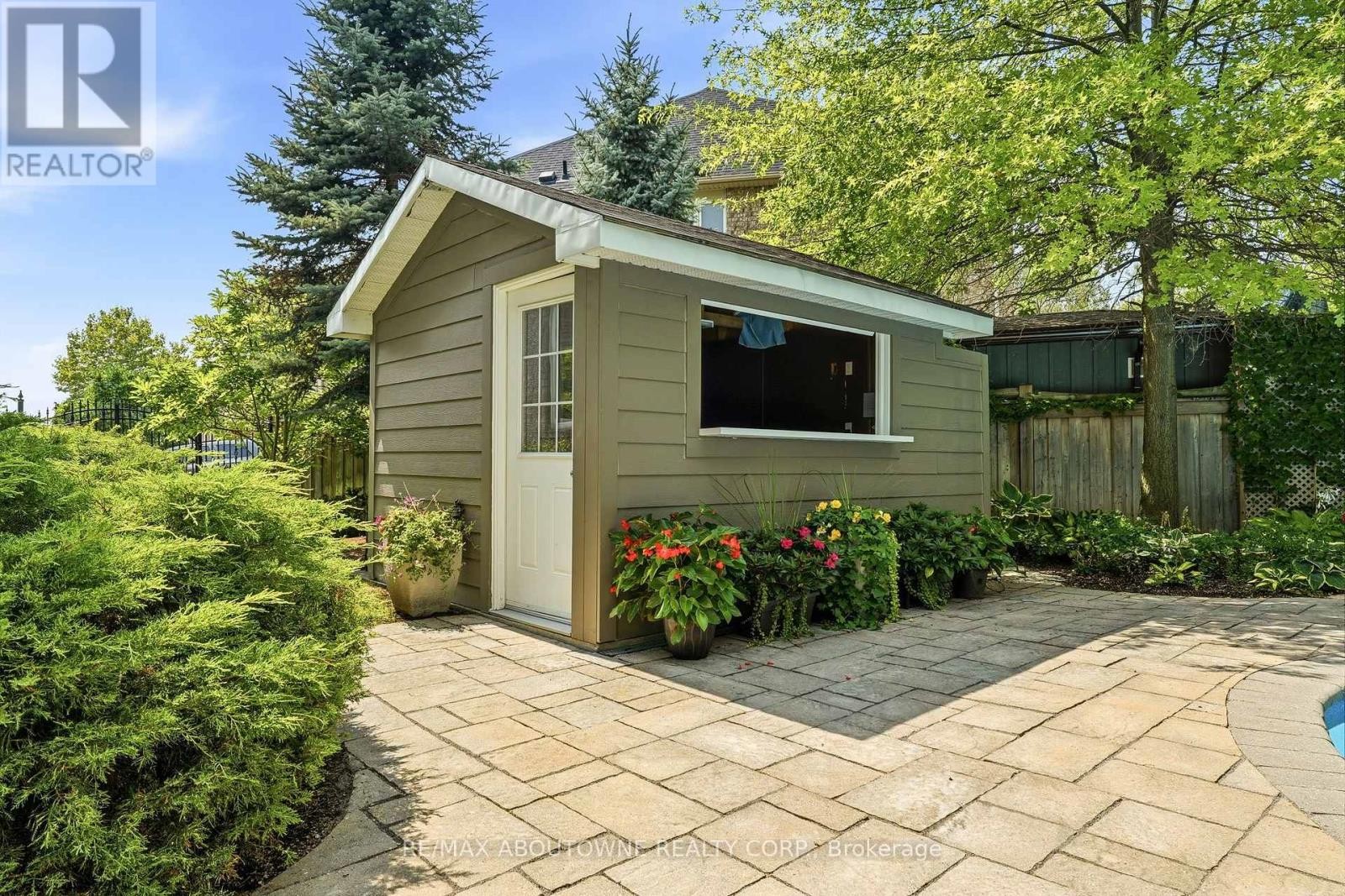 












536 CUSICK CIRCLE

,
Milton (HA Harrison),




Ontario
L9T0N1

