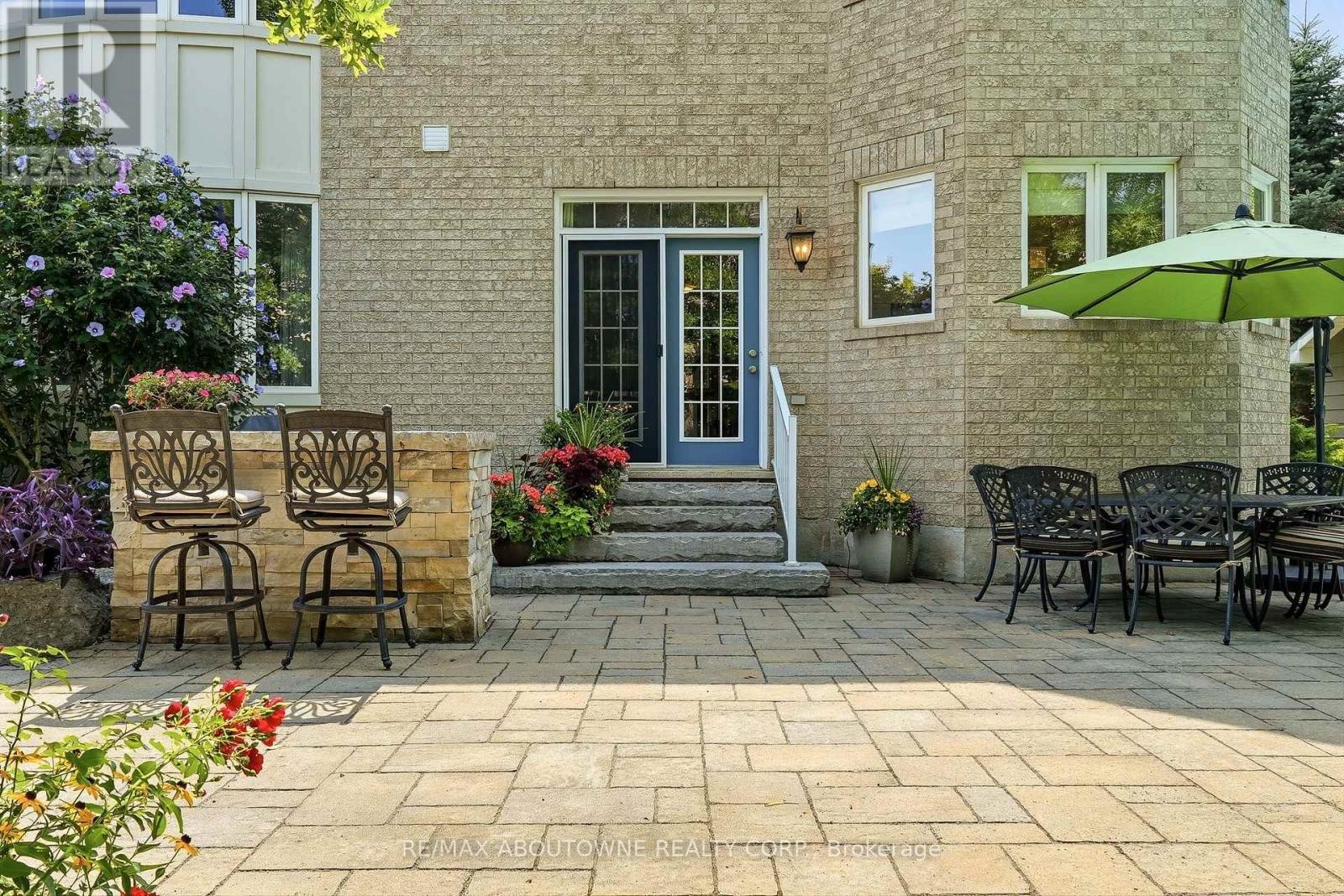 












536 CUSICK CIRCLE

,
Milton (HA Harrison),




Ontario
L9T0N1

