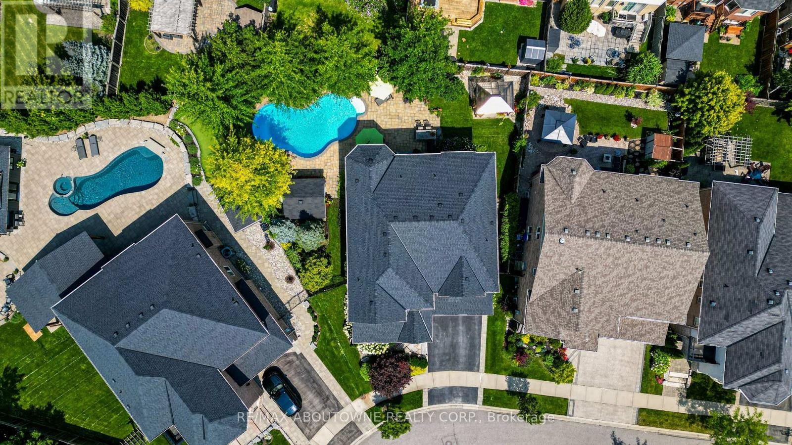 












536 CUSICK CIRCLE

,
Milton (HA Harrison),




Ontario
L9T0N1

